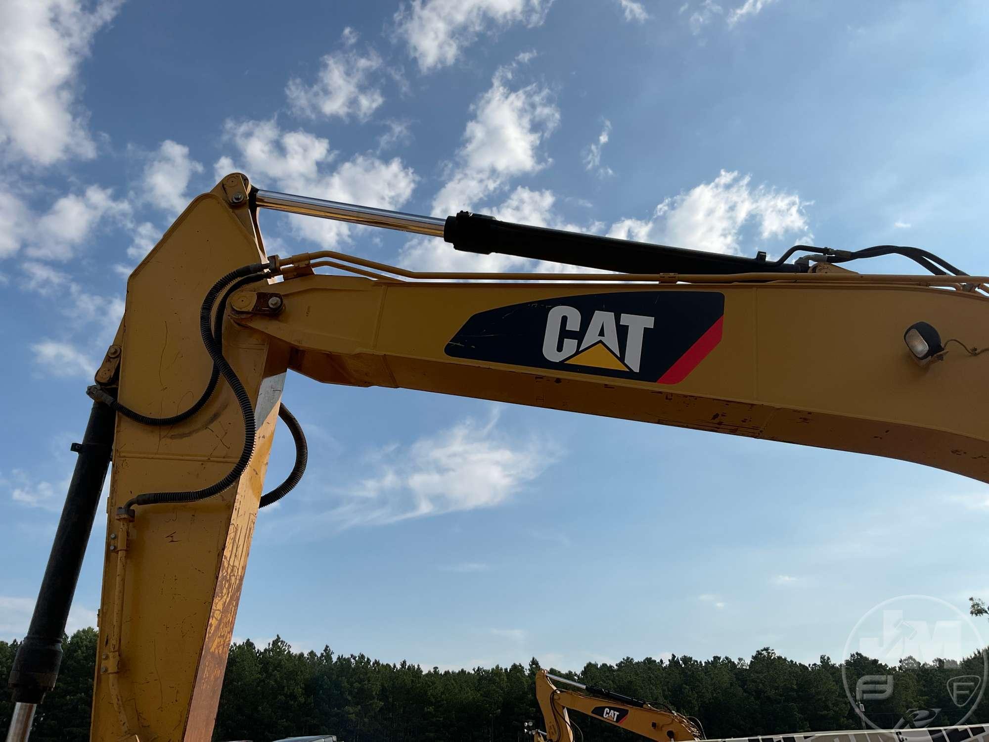 2011 CATERPILLAR 320D HYDRAULIC EXCAVATOR SN: BWZ05601