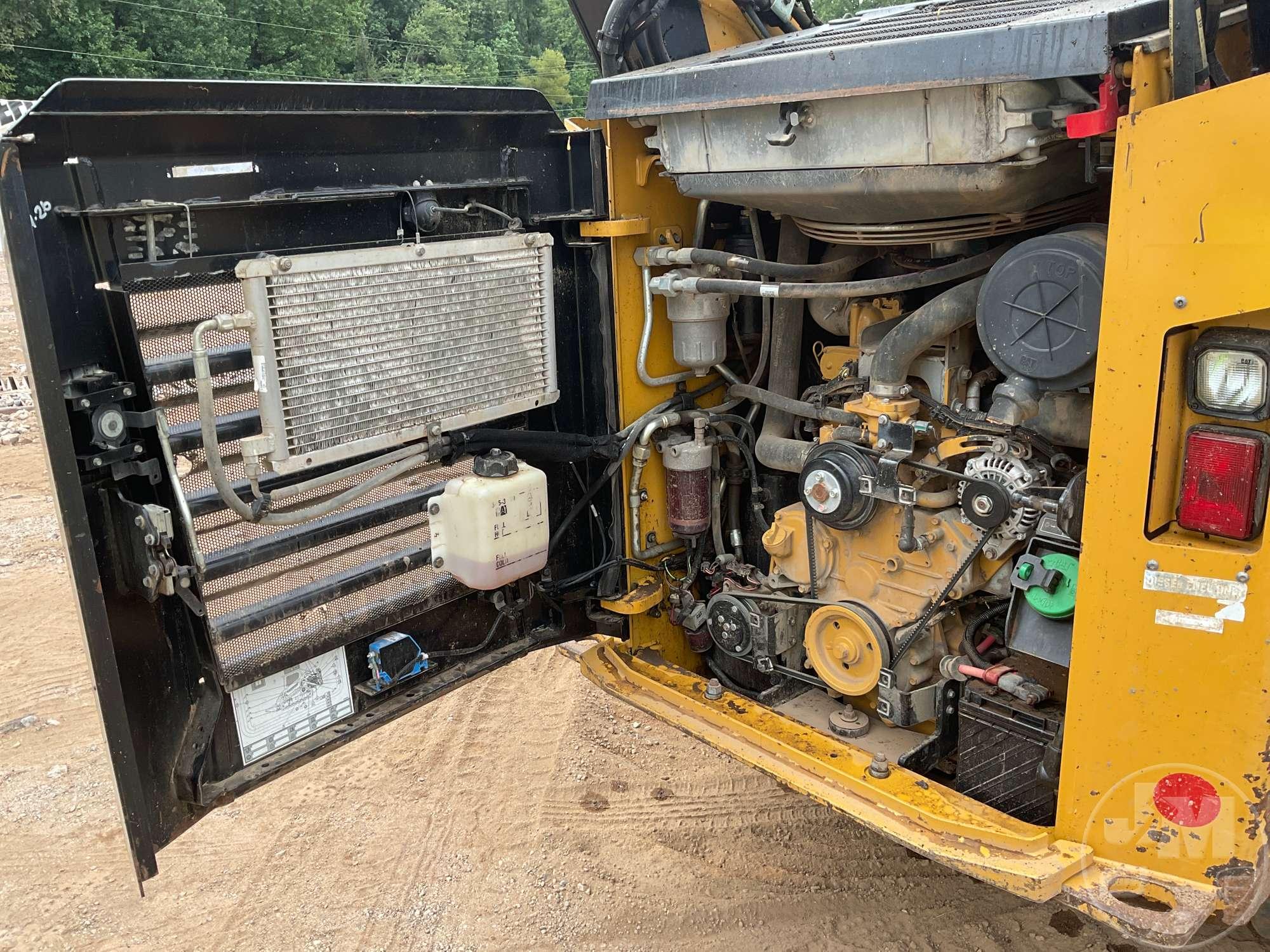 2016 CATERPILLAR MODEL 299D2 MULTI TERRAIN LOADER SN: CAT0299DHFD201329 CAB