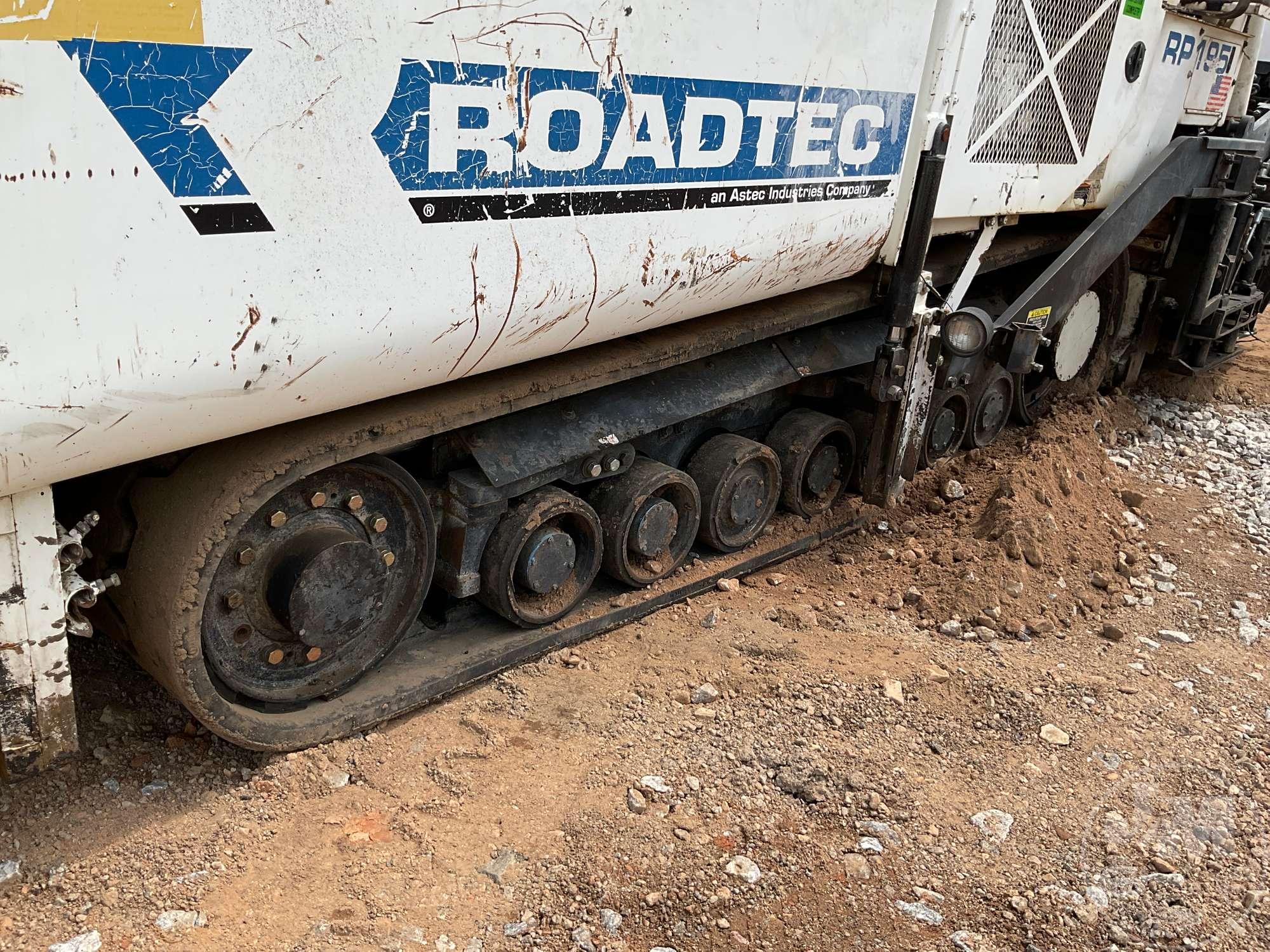 ROADTEC RP 195-208 CRAWLER ASPHALT PAVER SN: JTF05750