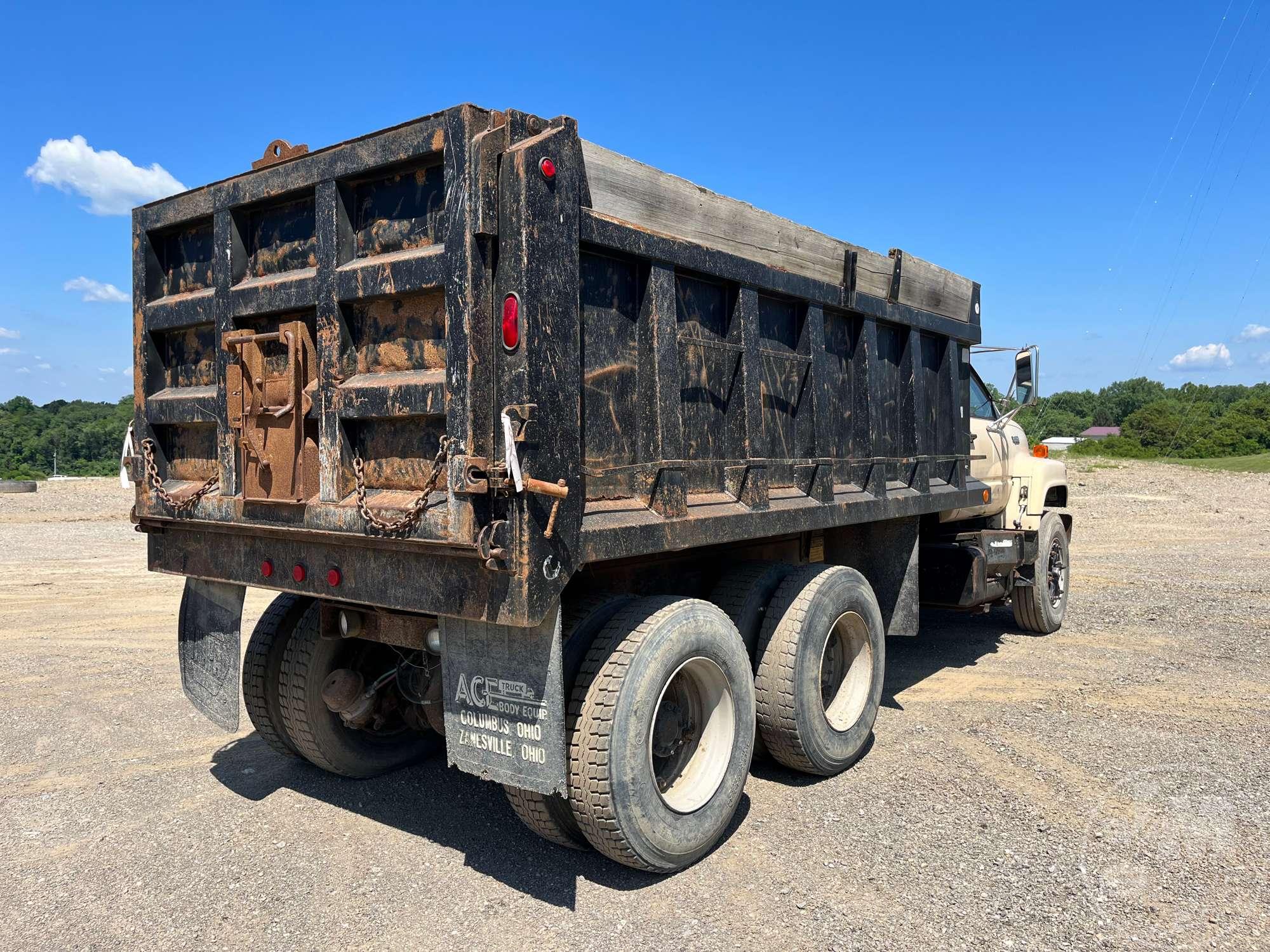 1990 GMC TOPKICK TANDEM AXLE DUMP TRUCK VIN: 1GDT7H4M6LJ610984