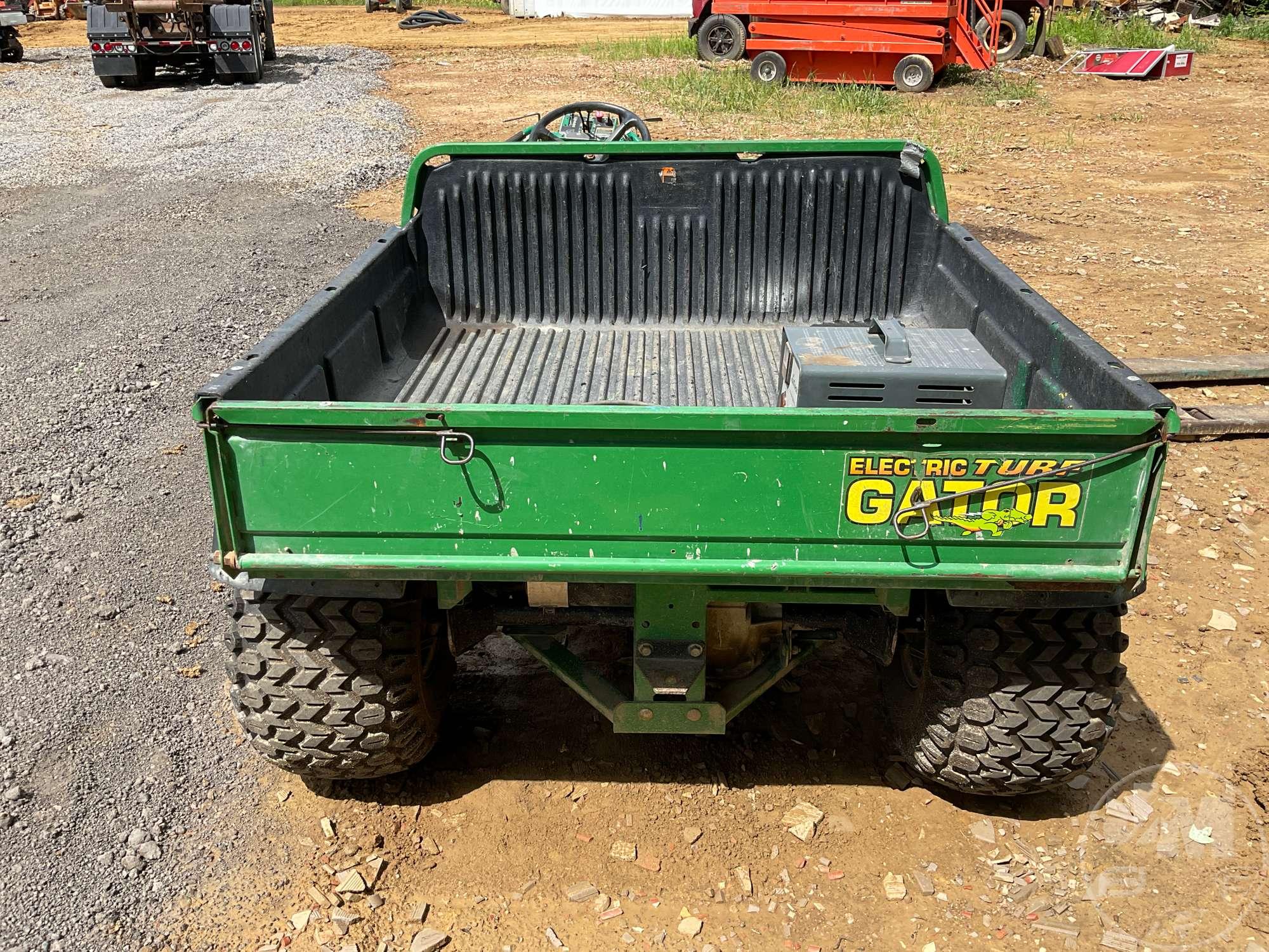 JOHN DEERE ELECTRIC TURF GATOR SN: W0E4X2E001390