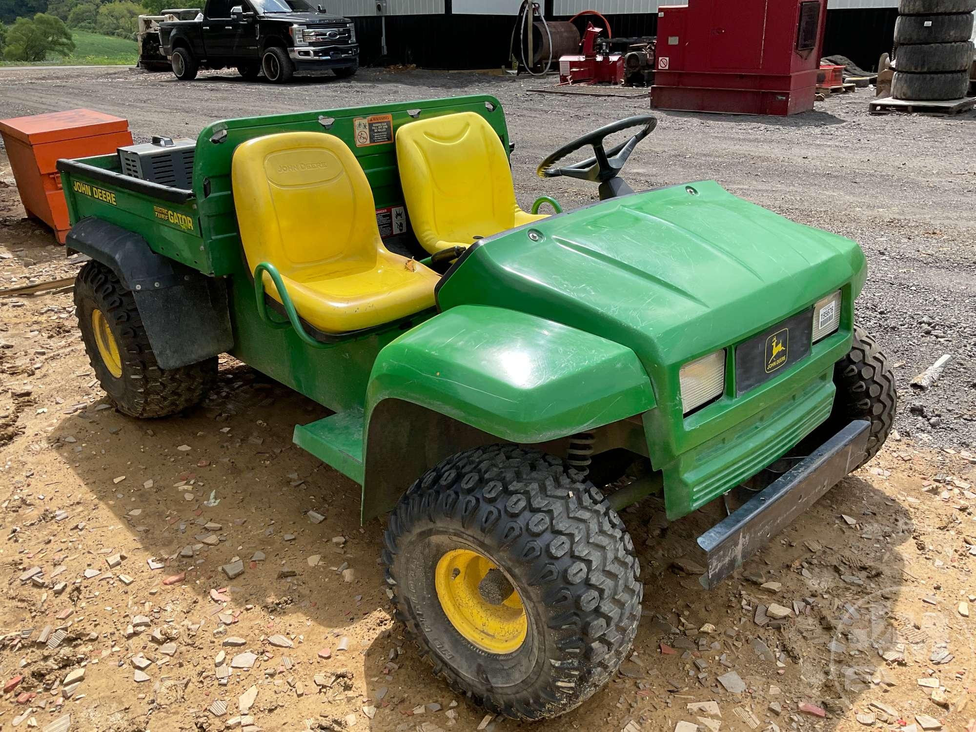 JOHN DEERE ELECTRIC TURF GATOR SN: W0E4X2E001390