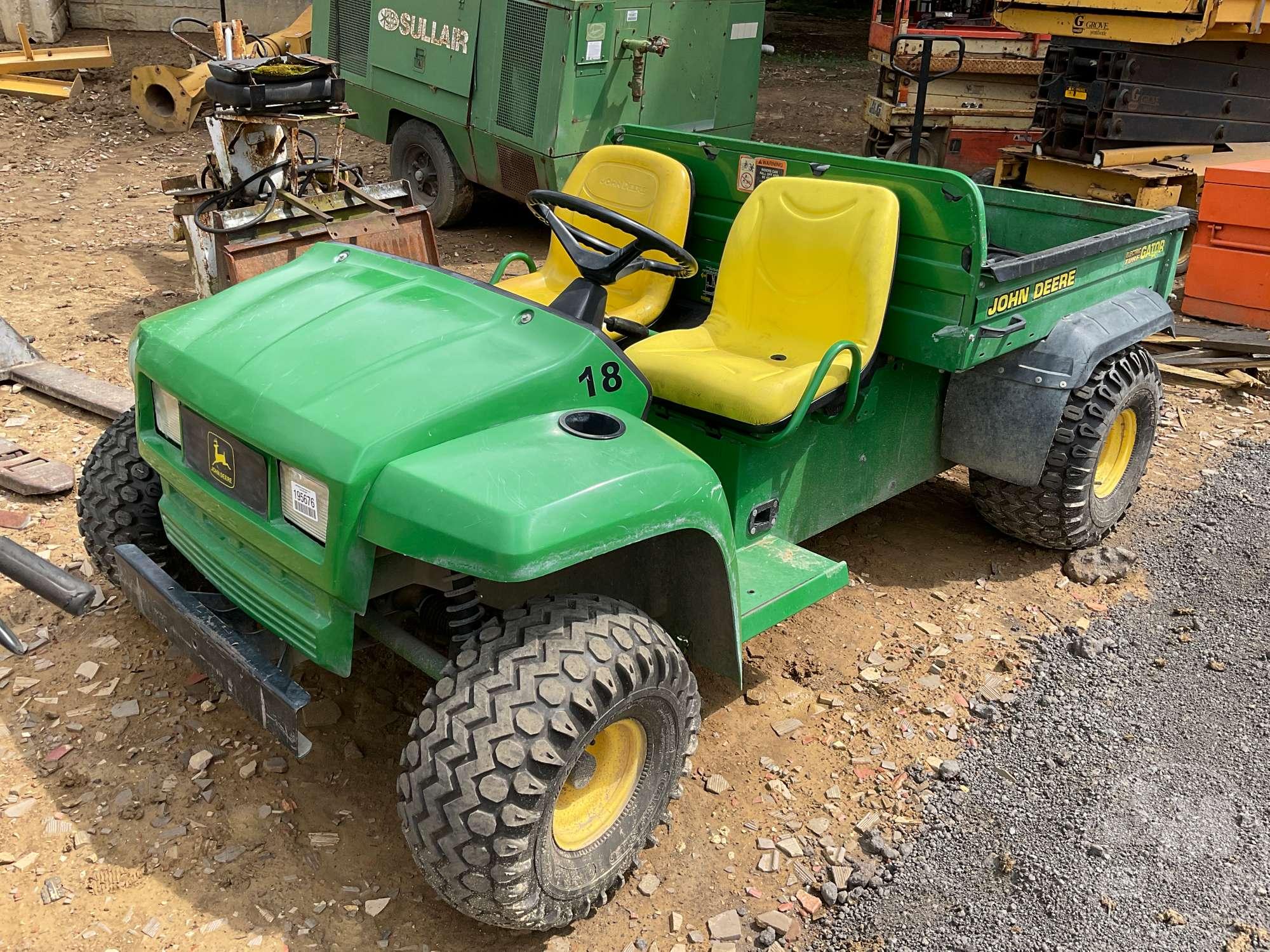 JOHN DEERE ELECTRIC TURF GATOR SN: W0E4X2E001390