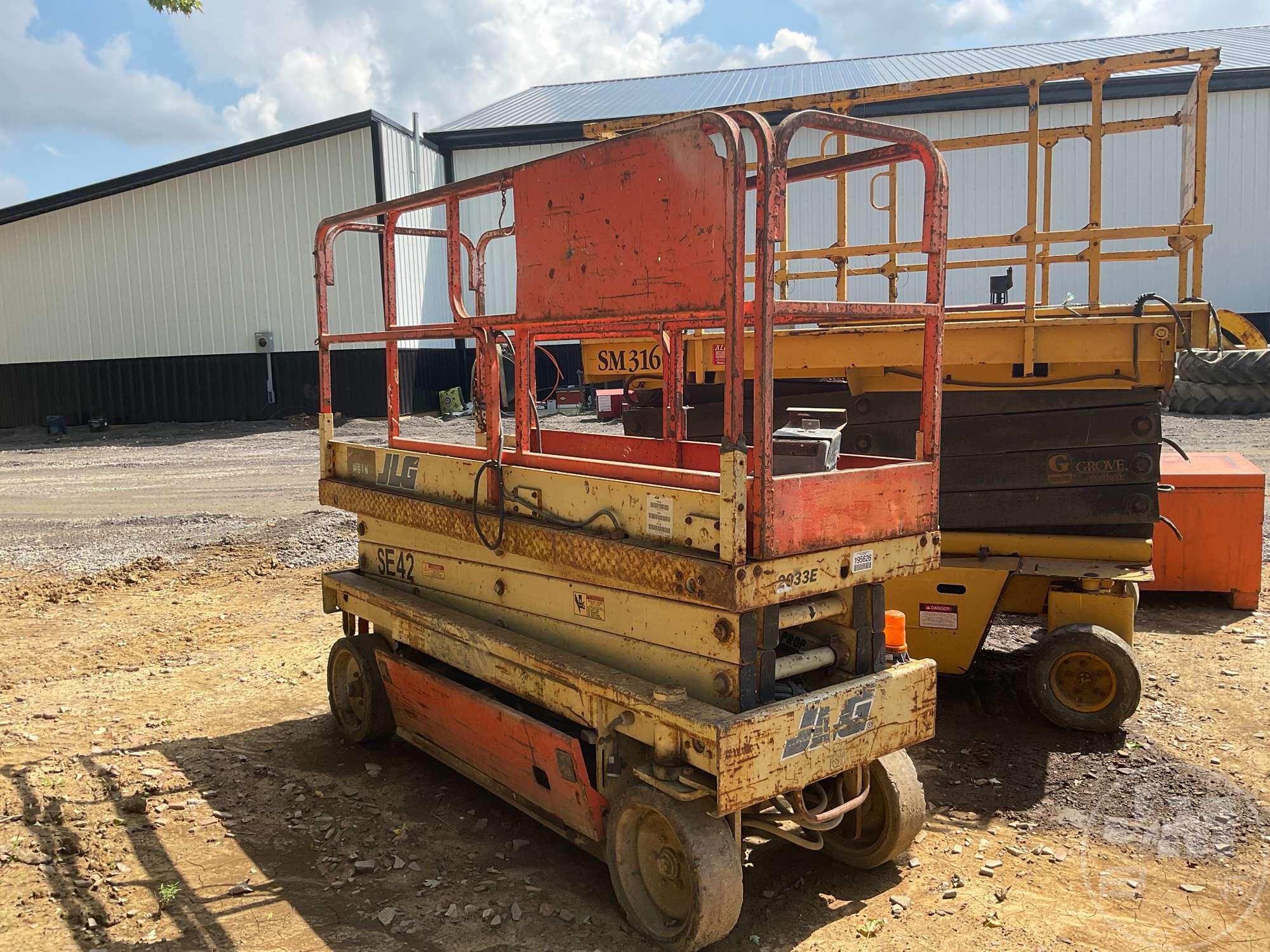 1997 JLG 2033E SCISSOR LIFT SN: 0200028547