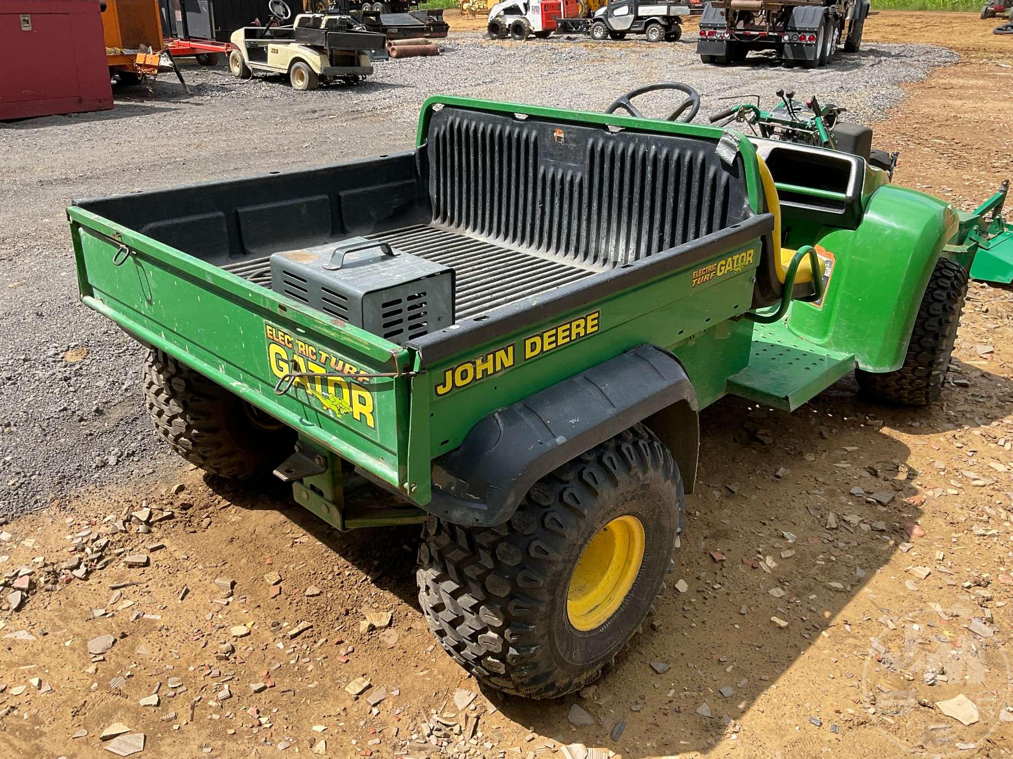 JOHN DEERE ELECTRIC TURF GATOR SN: W0E4X2E001390