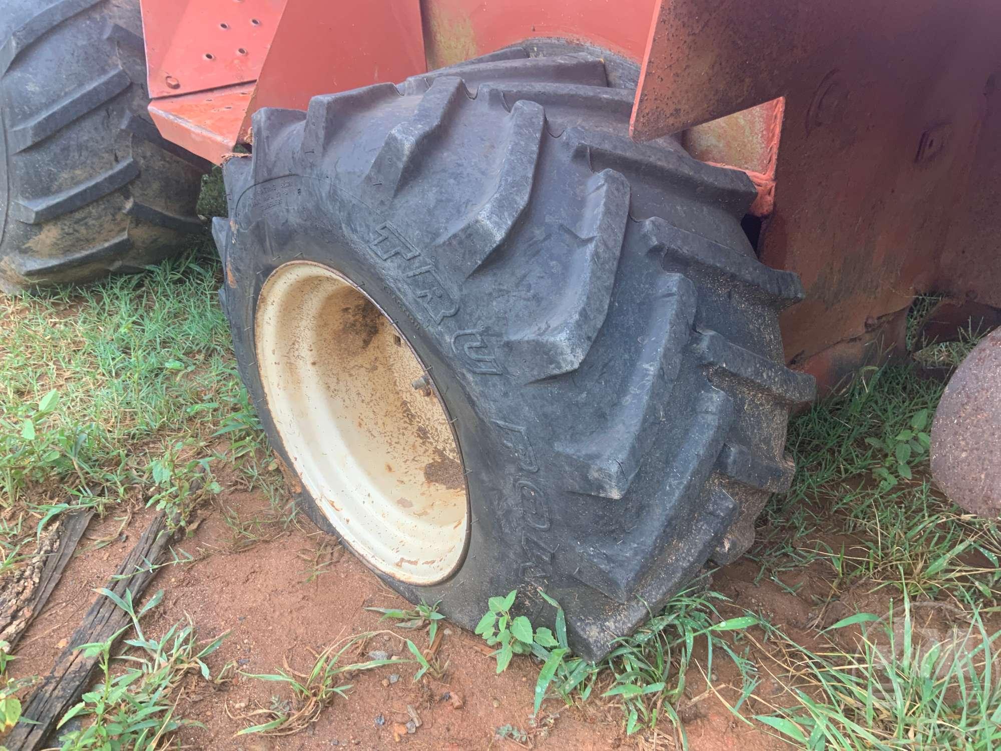 1982 DITCH WITCH 2300 TRENCHER SN: 303119