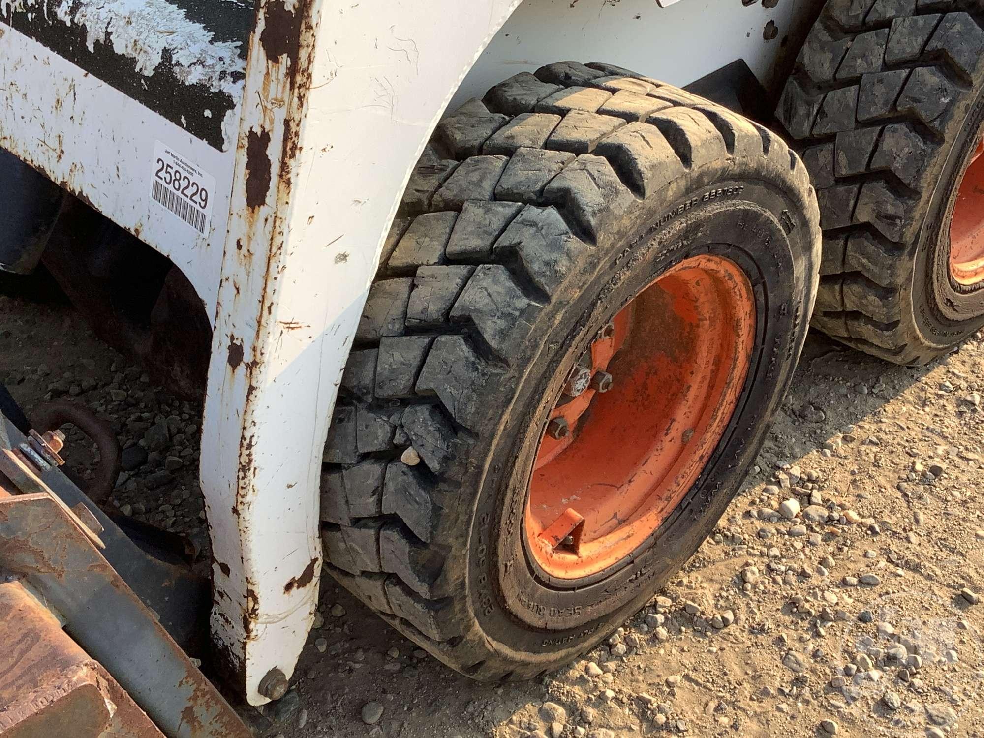 2004 BOBCAT 463 SKID STEER SN: 522212923 CAB