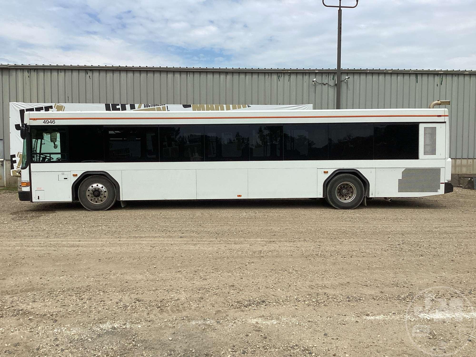 2009 GILLIG LOW FLOOR BUS  VIN: 15GGD211591176872 2WD 40’...... PASSENGER BUS