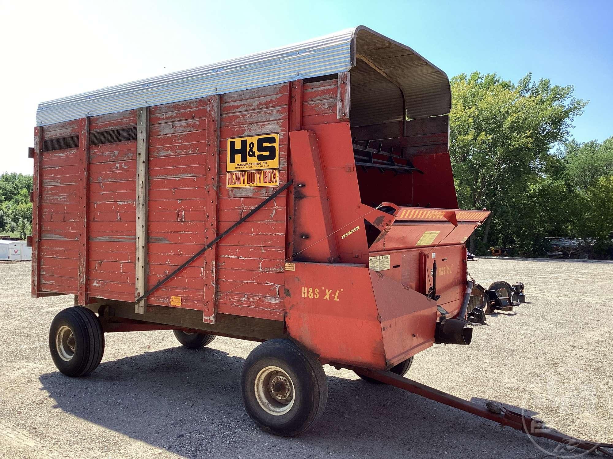 H&S XL-82 SN: A7389 FORAGE BOX