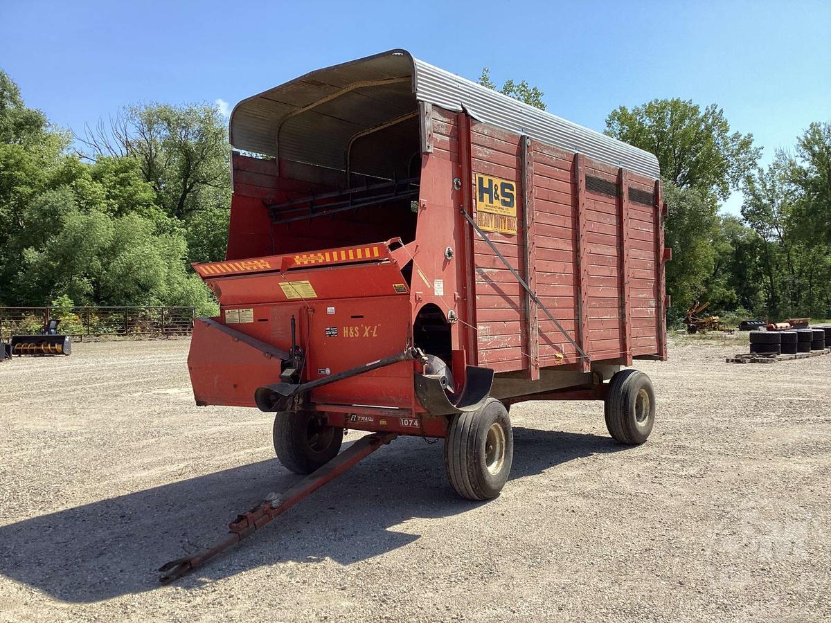 H&S XL-82 SN: A7389 FORAGE BOX