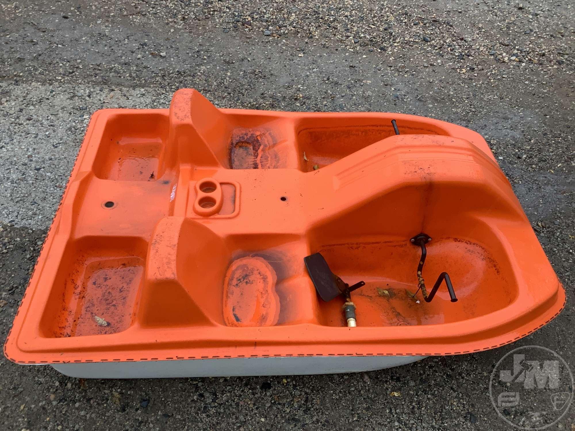 AQUA-MATE PADDLE BOAT, RUDDER IS NOT INSTALLED