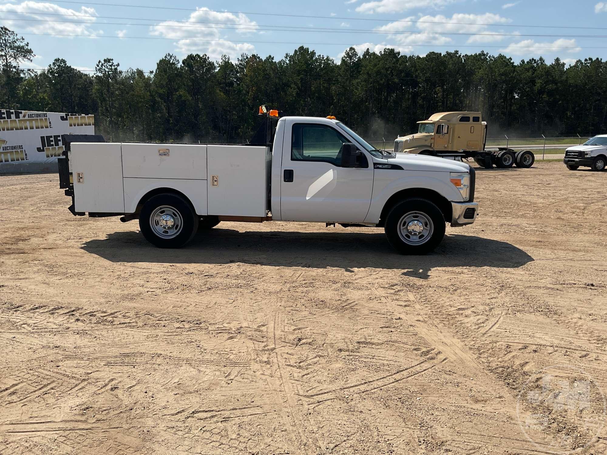 2016 FORD F-350 S/A UTILITY TRUCK VIN: 1FDRF3E69GEA73364