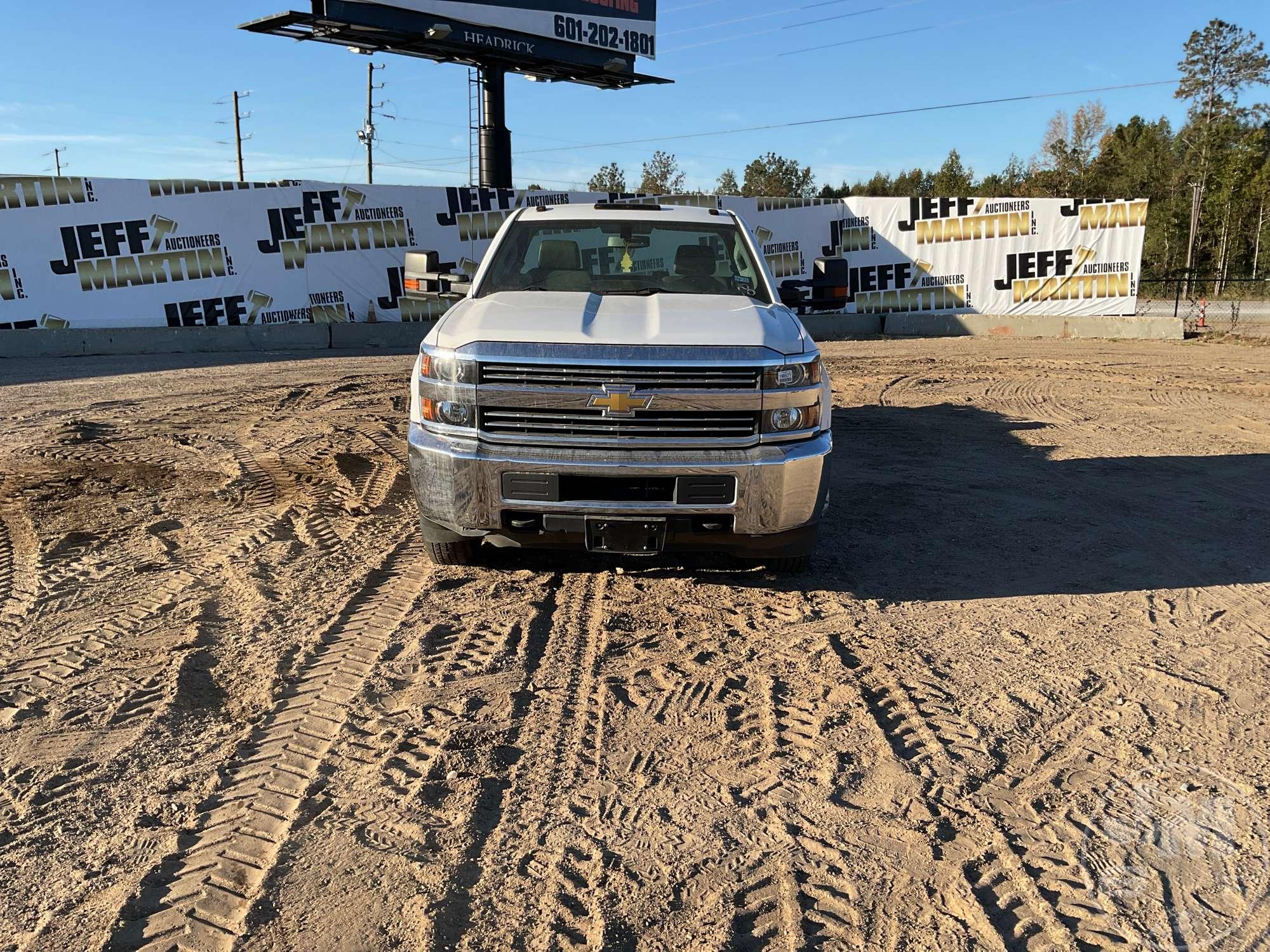 2018 CHEVROLET SILVERADO VIN: 1GB3CYCG2JF219900 CAB & CHASSIS