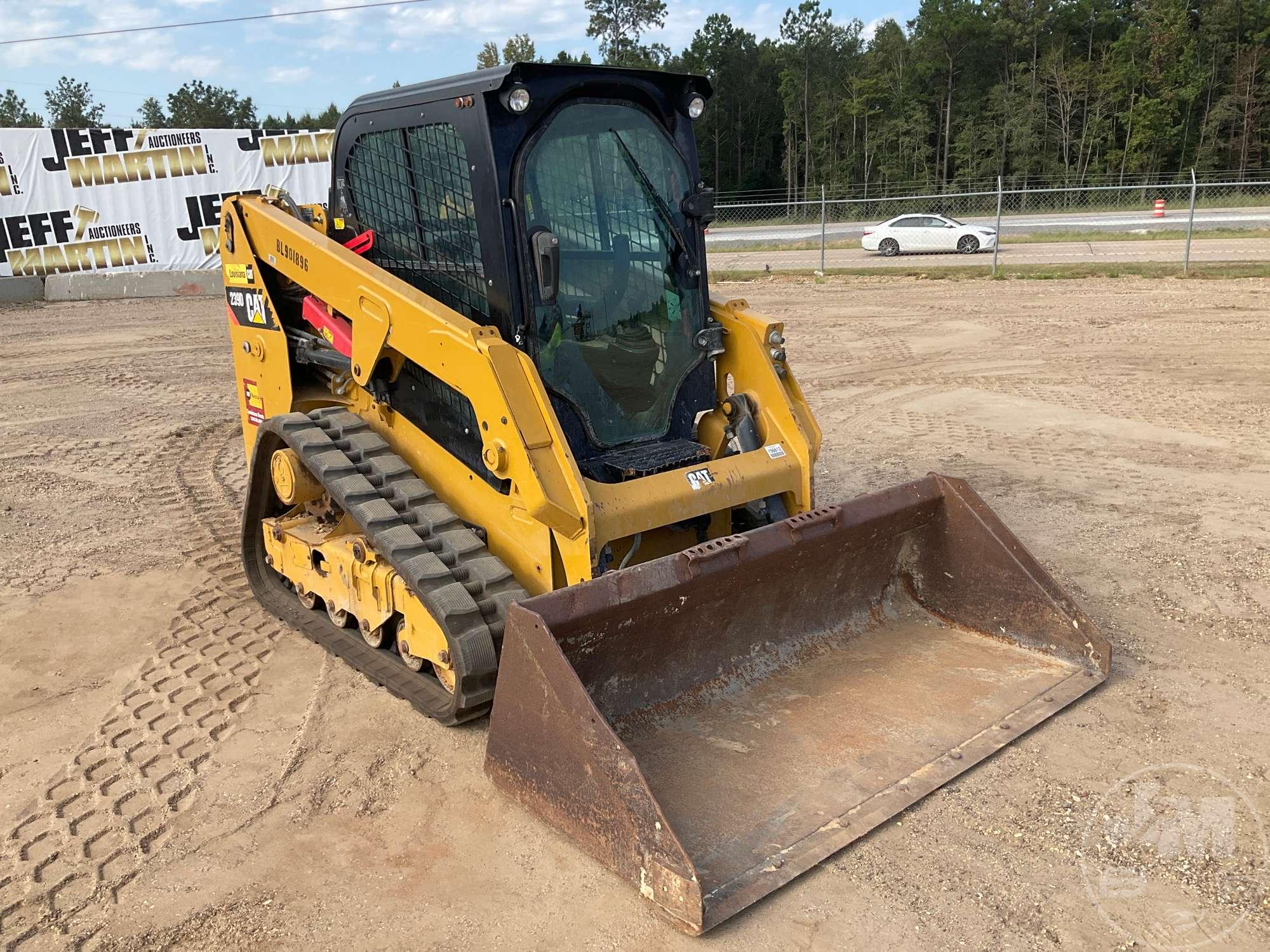 2017 CATERPILLAR MODEL 239D MULTI TERRAIN LOADER SN: BL901896 CAB