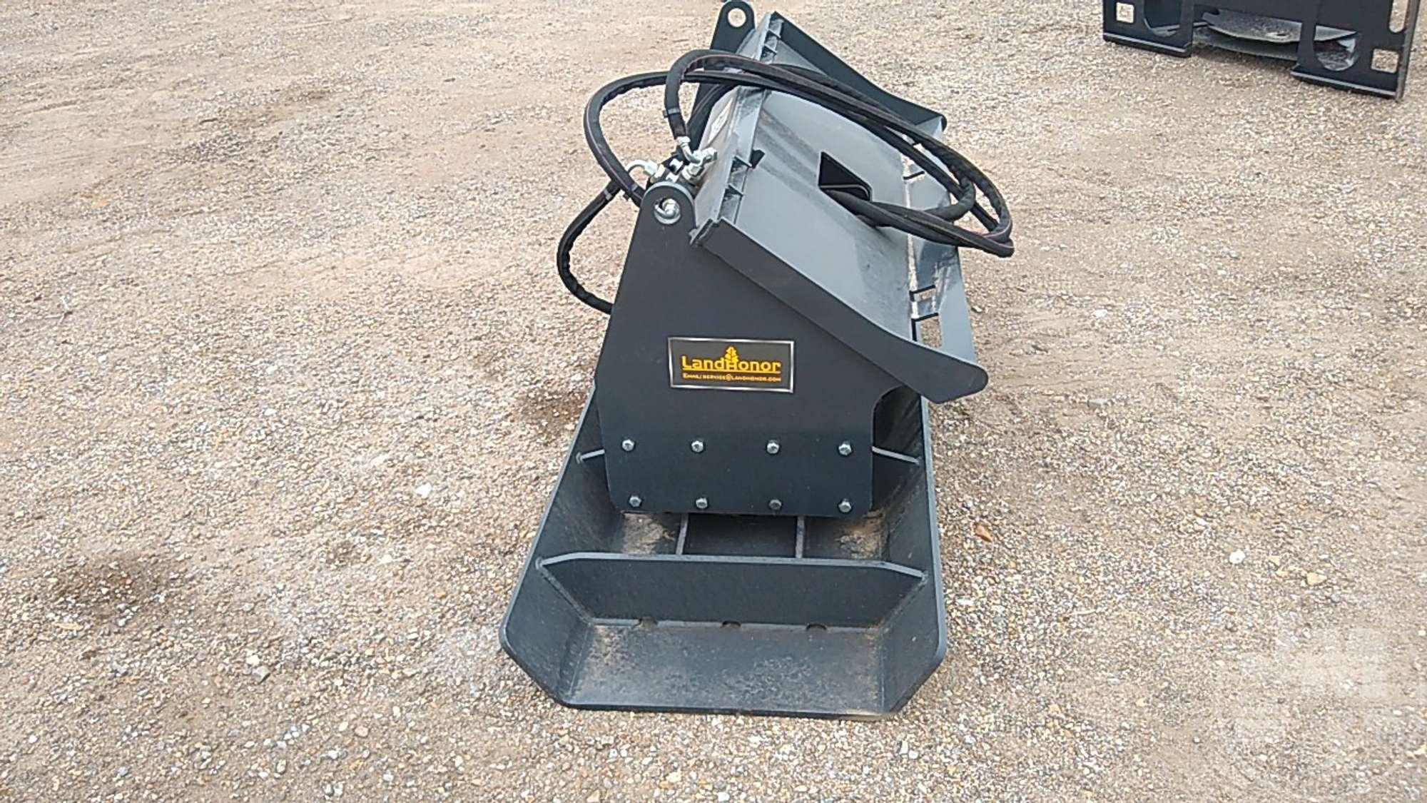 LANDHONOR VIBRATORY PLATE COMPACTOR 72 INCHES