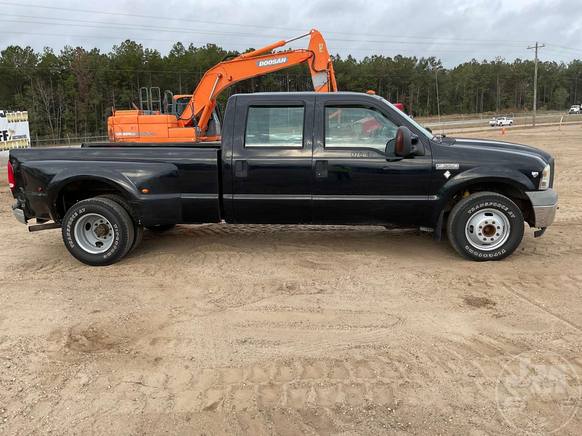 2005 FORD F-350XL SD CREW CAB 1 TON TRUCK VIN: 1FTWW32Y15EC34123