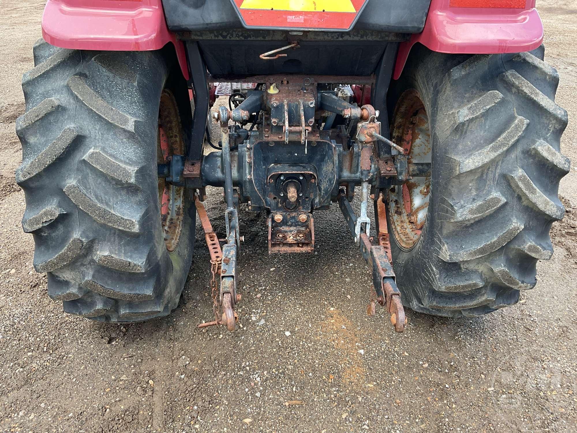 CASE D35 FARMALL TRACTOR SN: HBA016557