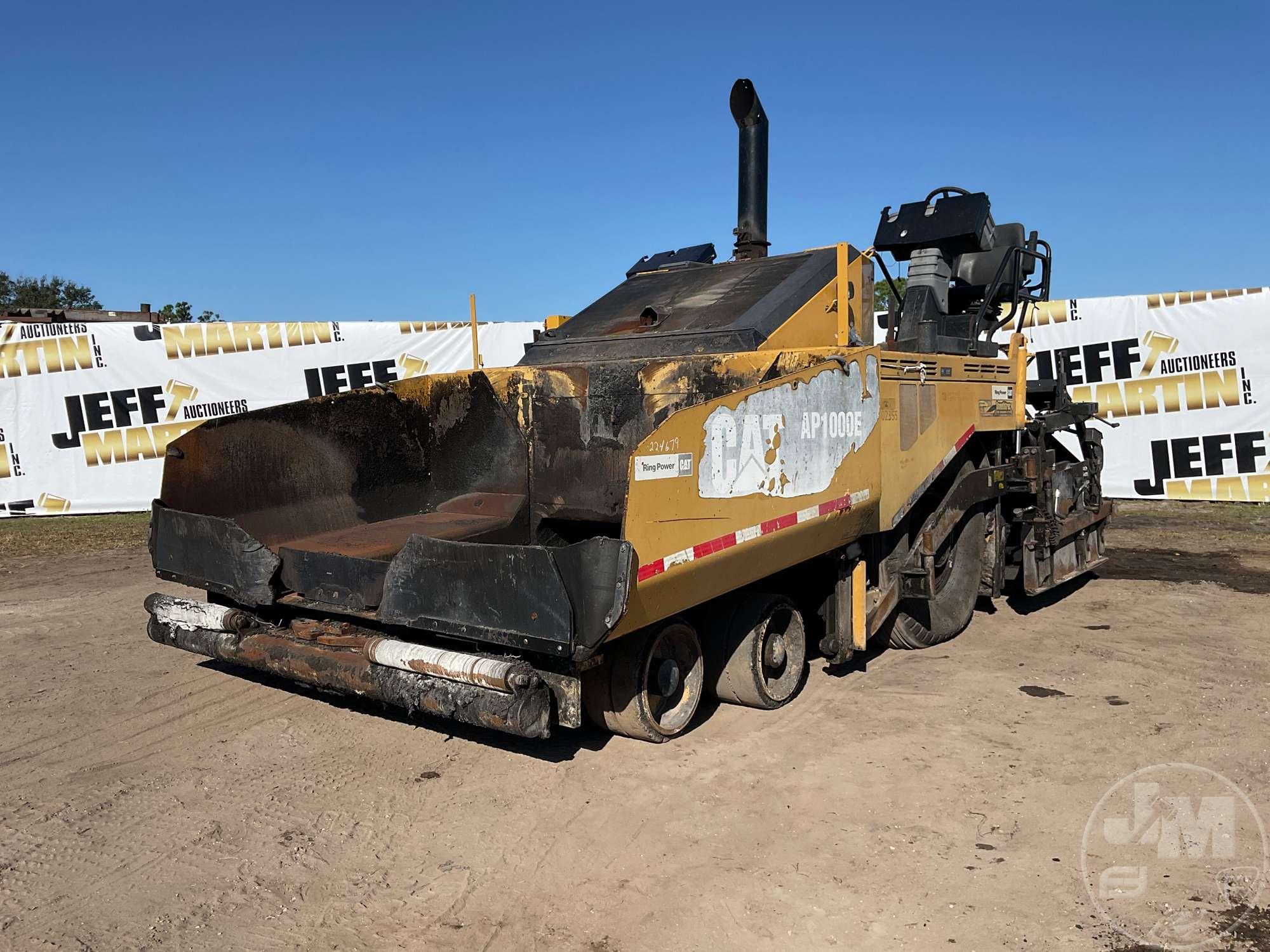 2015 CATERPILLAR AP1000E RUBBER TIRE PAVER  SN: T1F00247