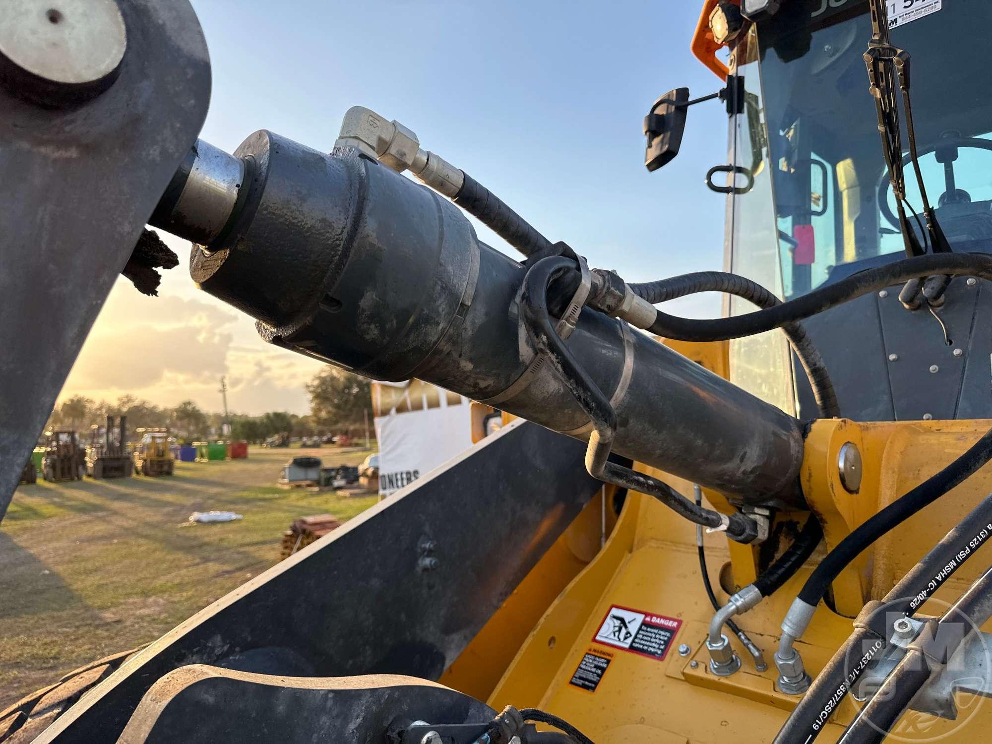 DEERE 624L WHEEL LOADER SN: 1DW624LZALF706115