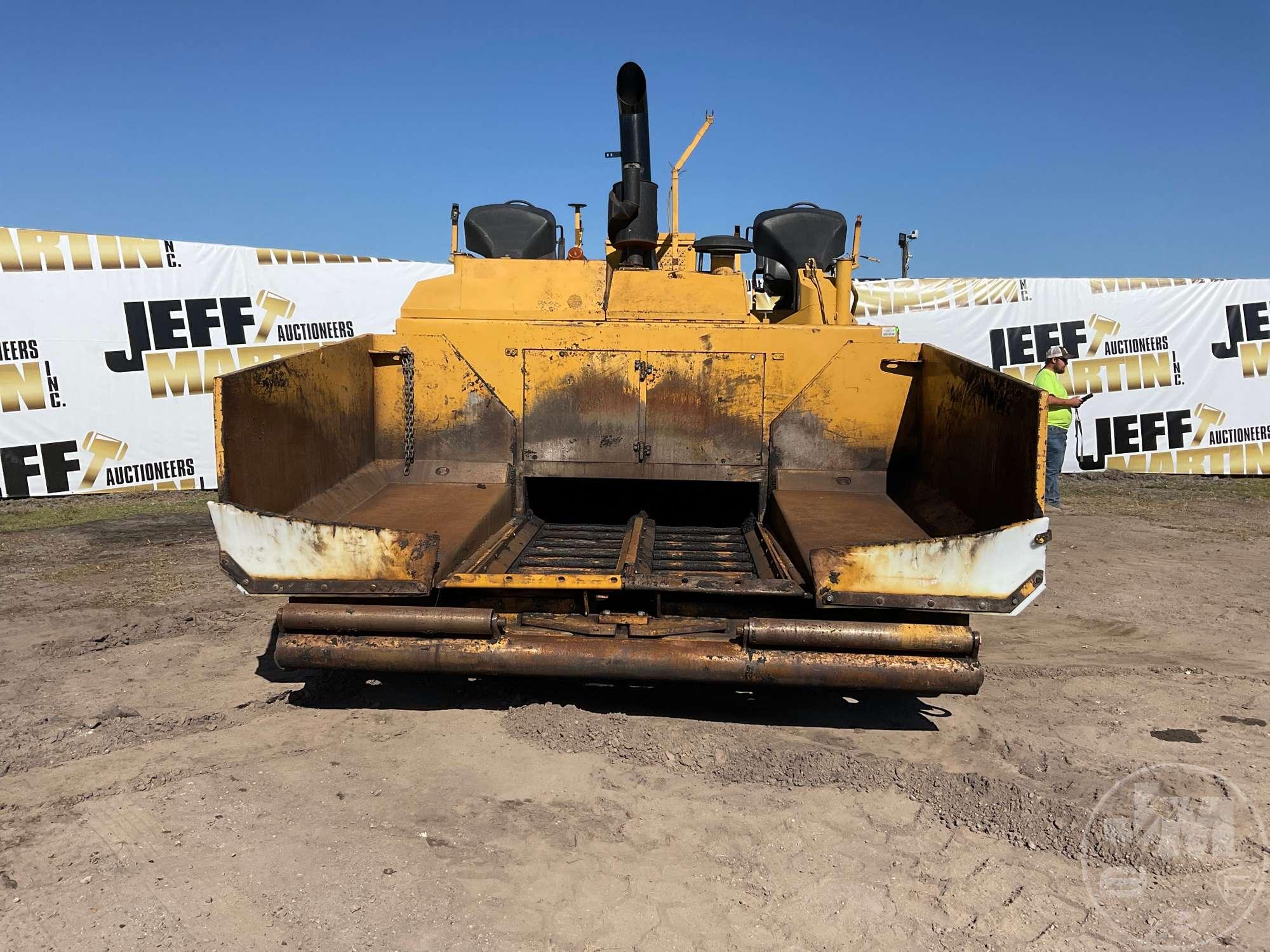 2011 CATERPILLAR AP1055D CRAWLER ASPHALT PAVER SN: FAC00771