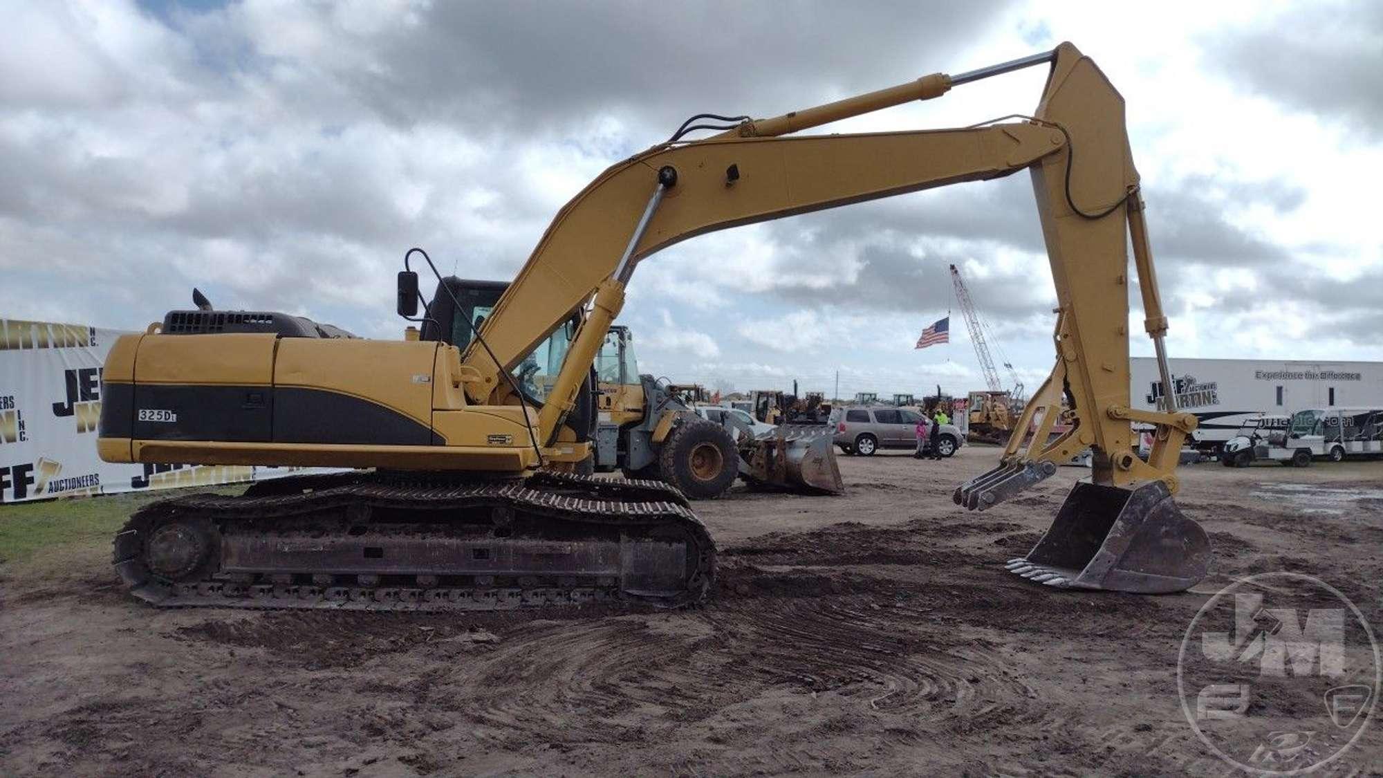 CATERPILLAR 325D HYDRAULIC EXCAVATOR SN: L00304