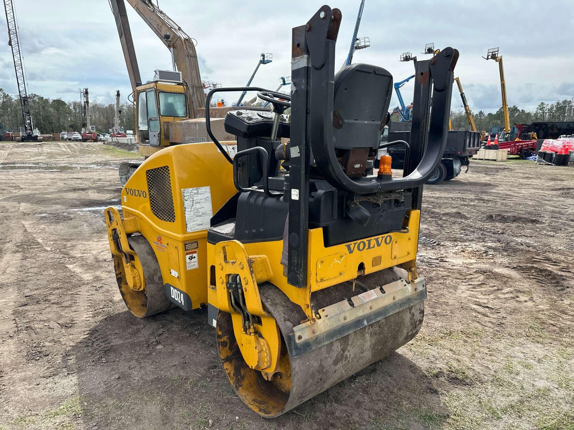 VOLVO DD24 TANDEM VIBRATORY ROLLER SN: 198903