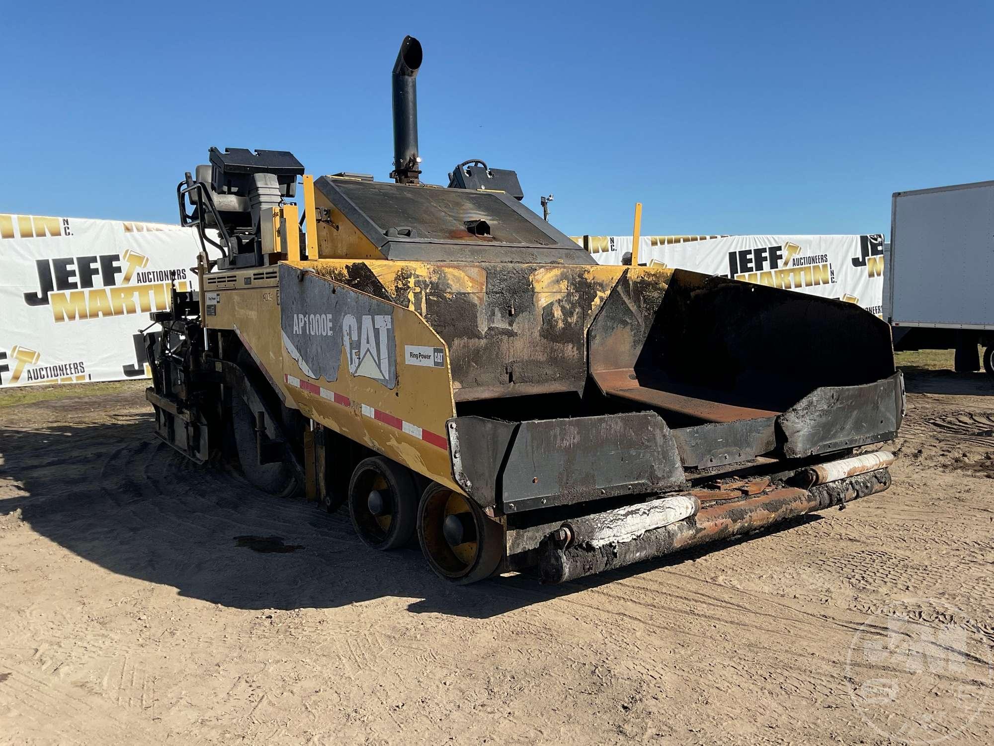 2015 CATERPILLAR AP1000E RUBBER TIRE PAVER  SN: T1F00247