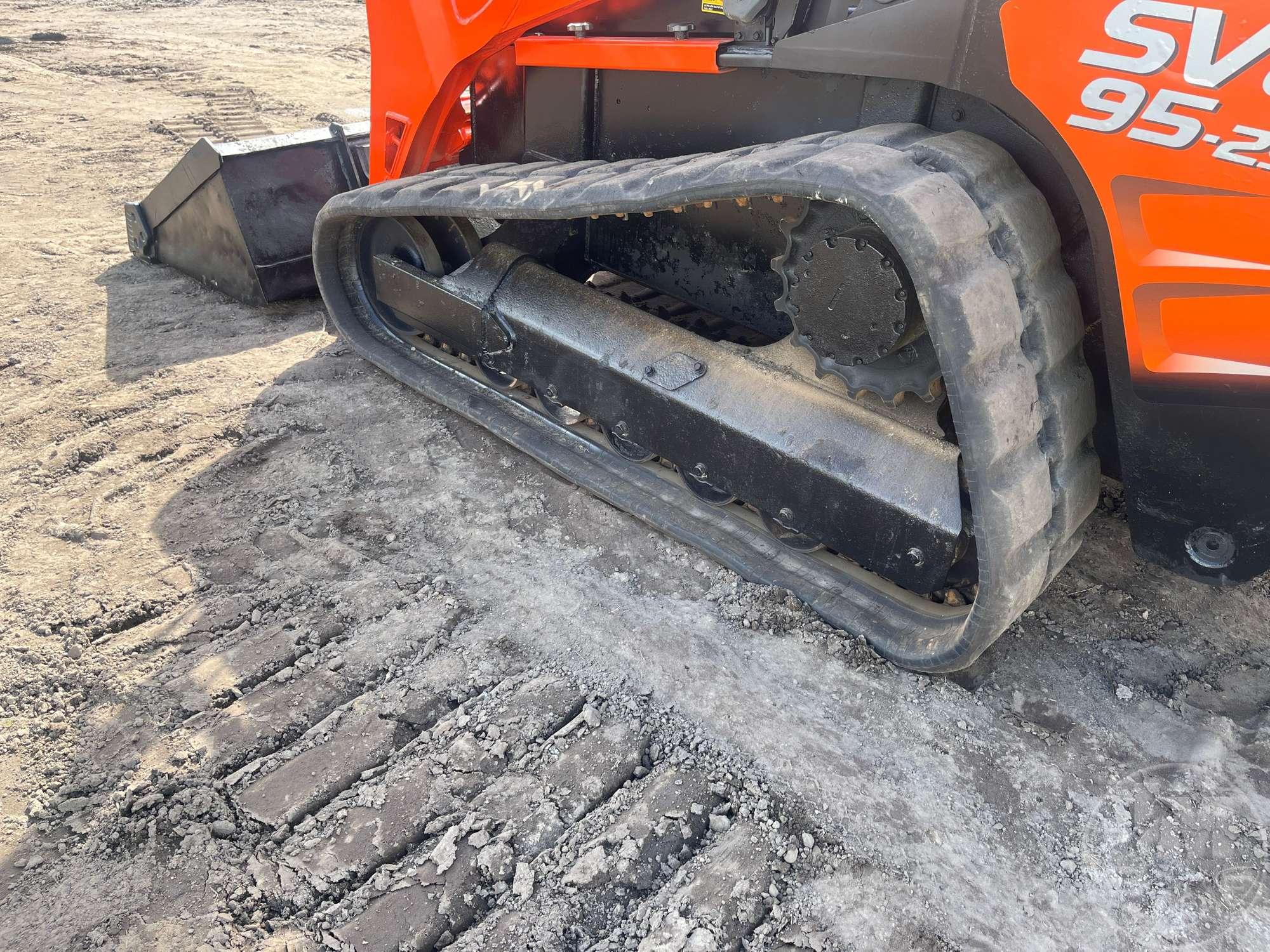 KUBOTA MODEL SVL 95-2S MULTI TERRAIN LOADER SN: 34880 CANOPY