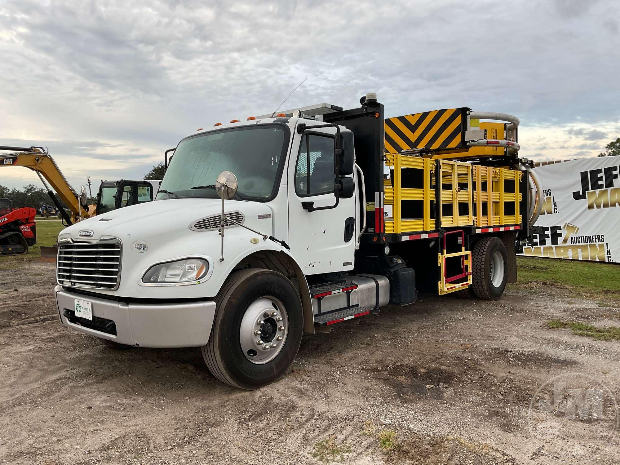 2011 FREIGHTLINER BUSINESS CLASS M2 VIN: 1FVACXDT4BHBA0408 SINGLE AXLE ATTENUATOR TRUCK