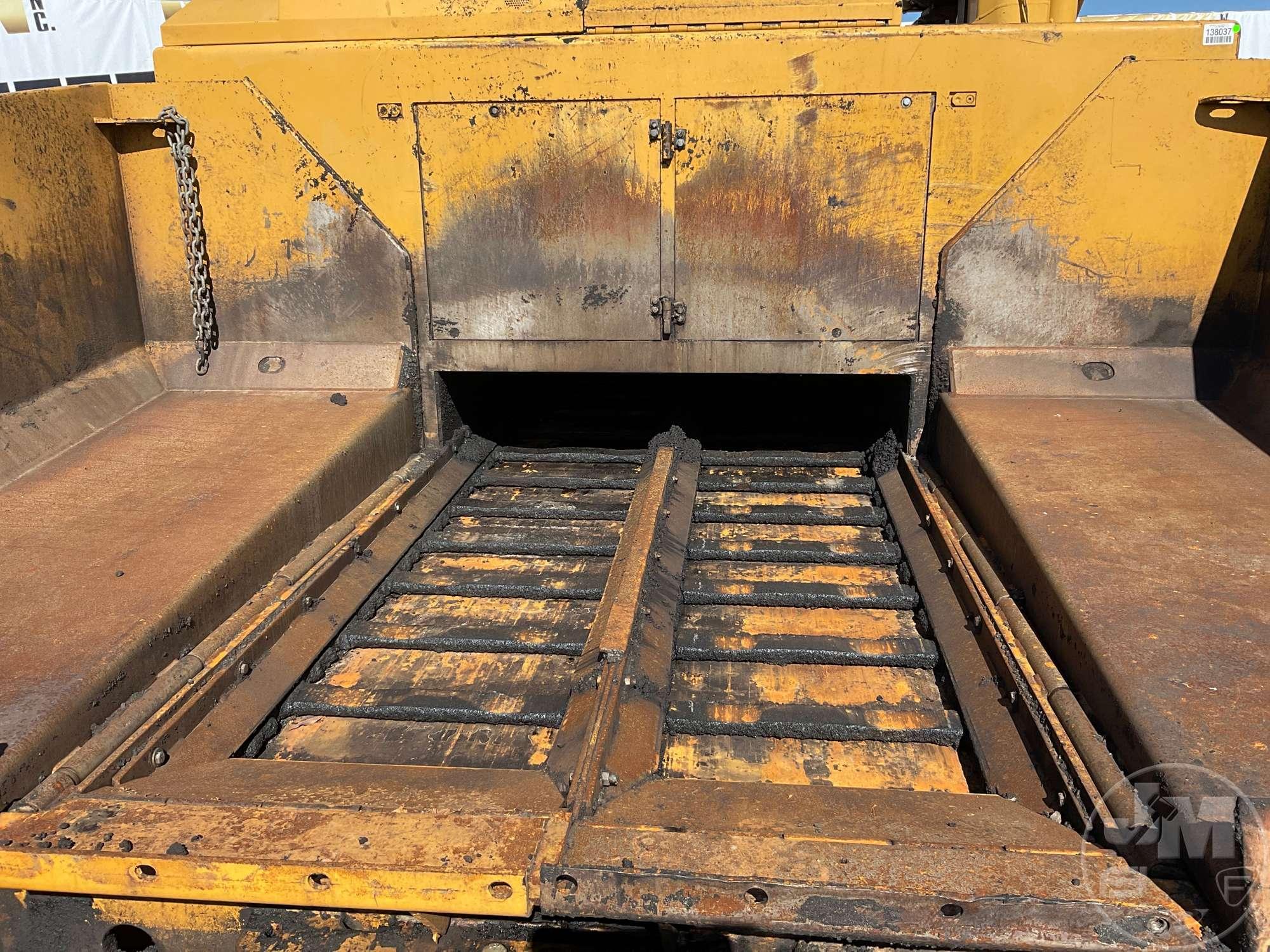 2011 CATERPILLAR AP1055D CRAWLER ASPHALT PAVER SN: FAC00771