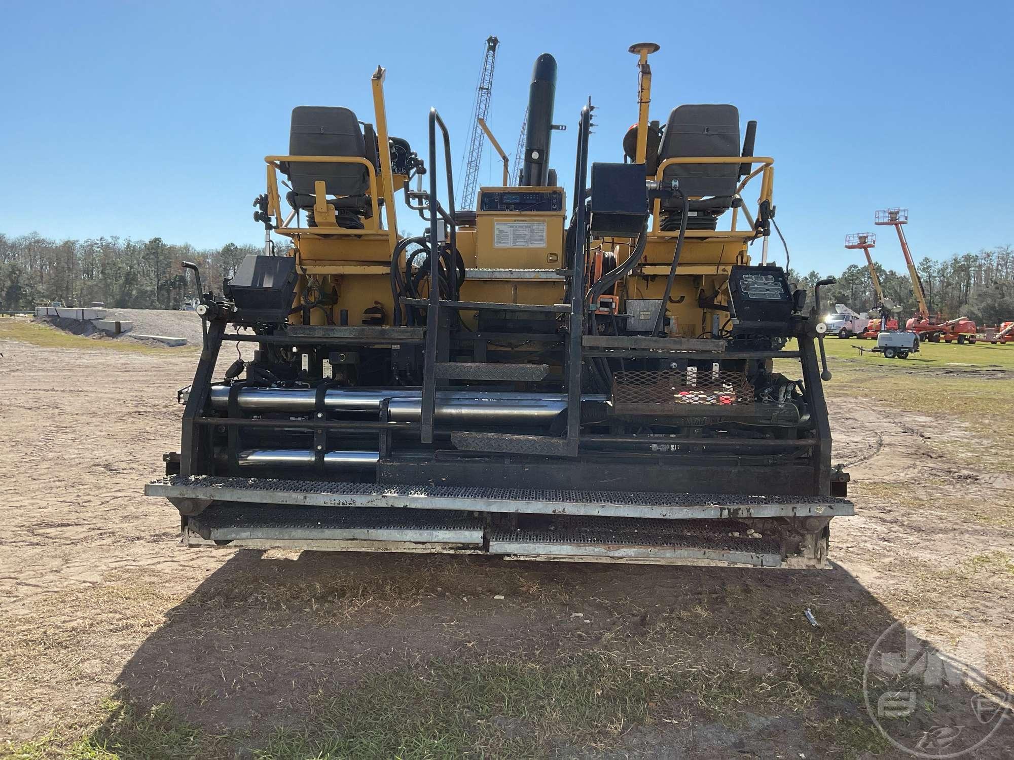 2011 CATERPILLAR AP1055D CRAWLER ASPHALT PAVER SN: FAC00771