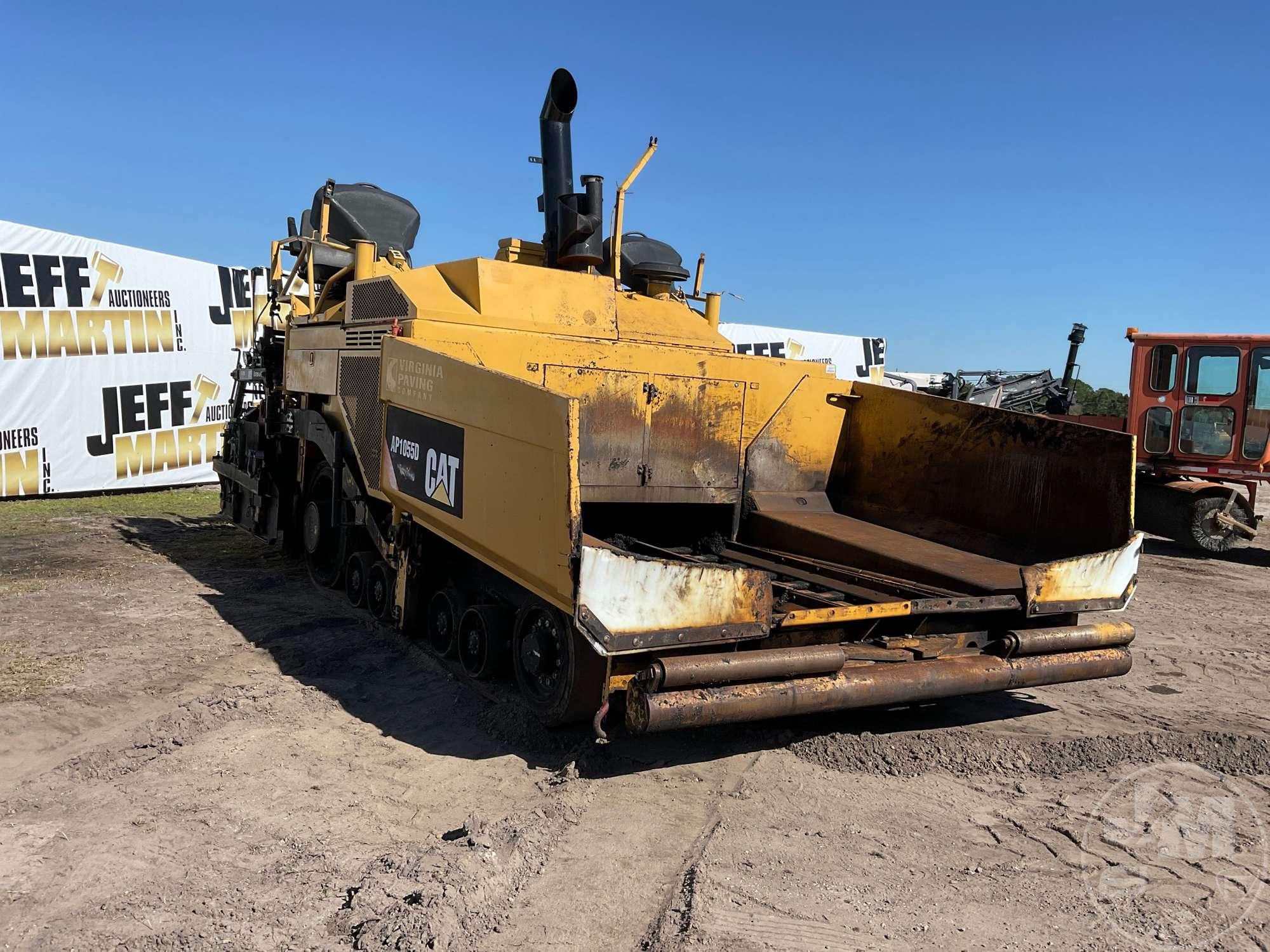 2011 CATERPILLAR AP1055D CRAWLER ASPHALT PAVER SN: FAC00771