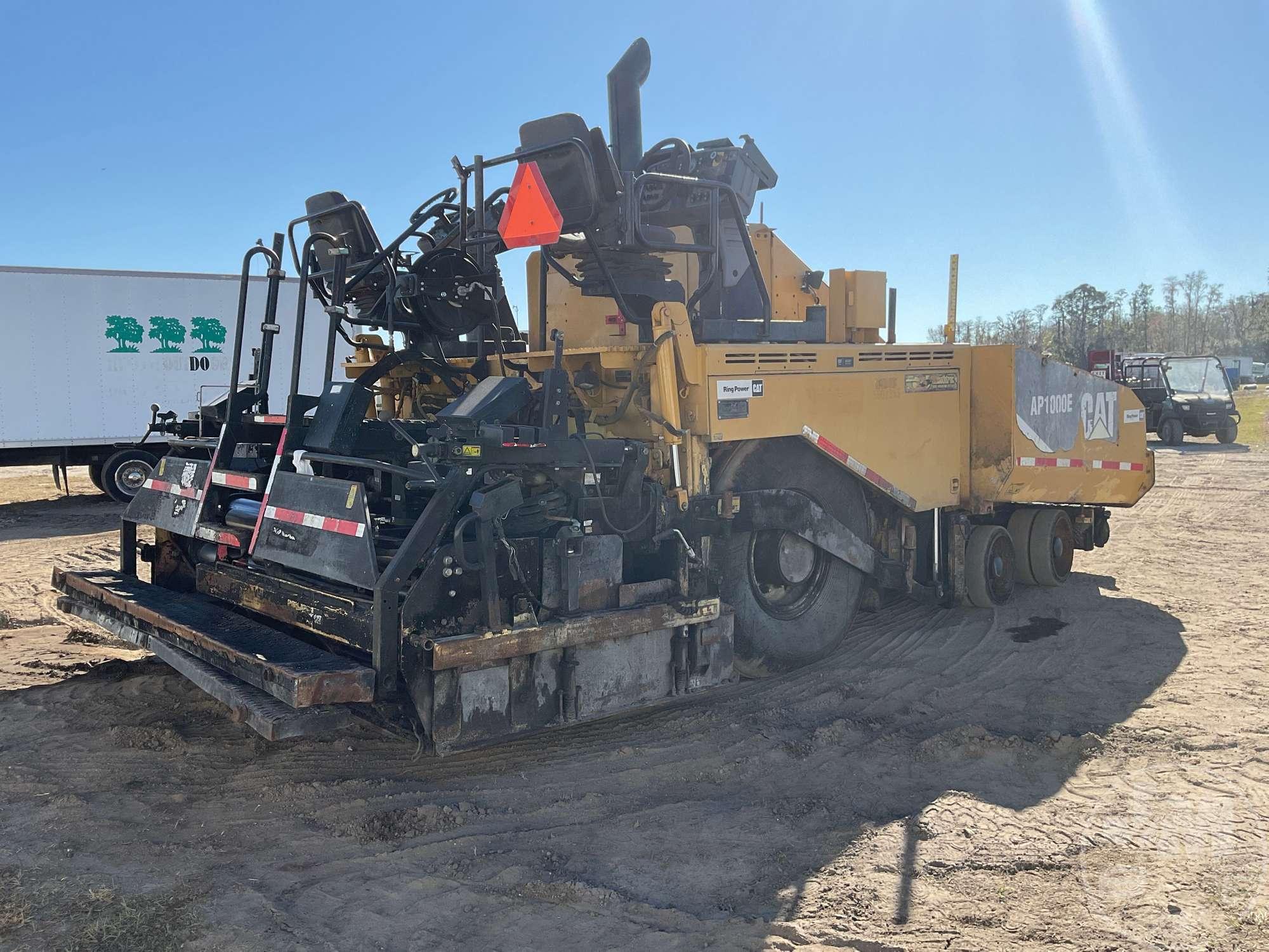 2015 CATERPILLAR AP1000E RUBBER TIRE PAVER  SN: T1F00247