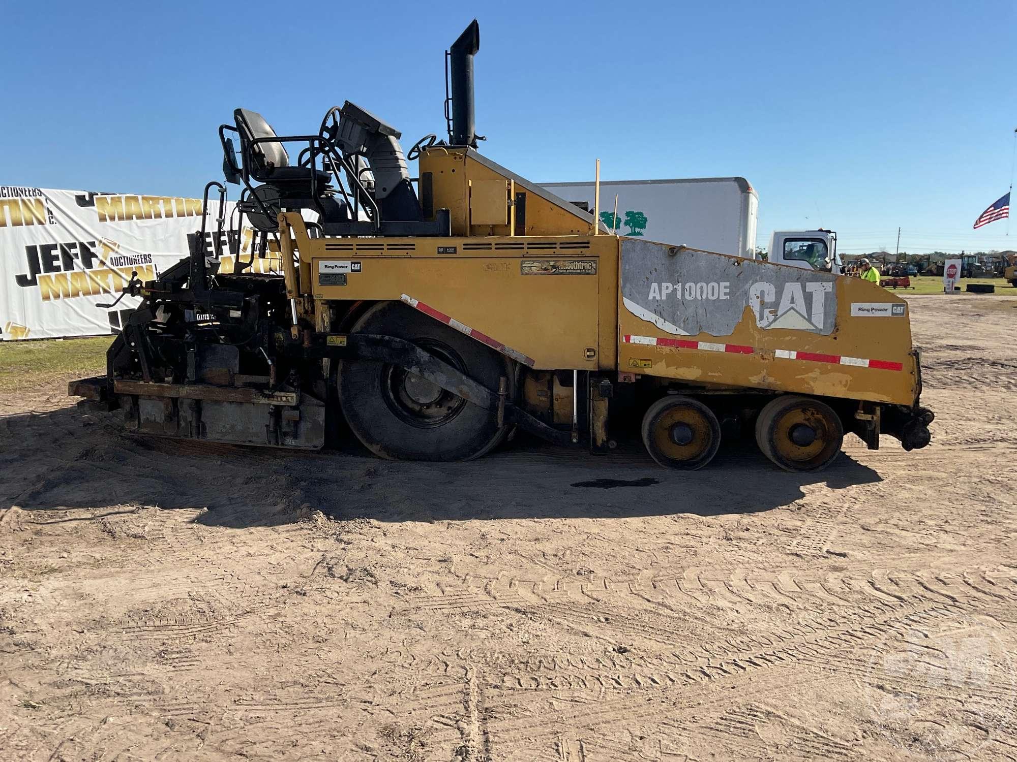 2015 CATERPILLAR AP1000E RUBBER TIRE PAVER  SN: T1F00247