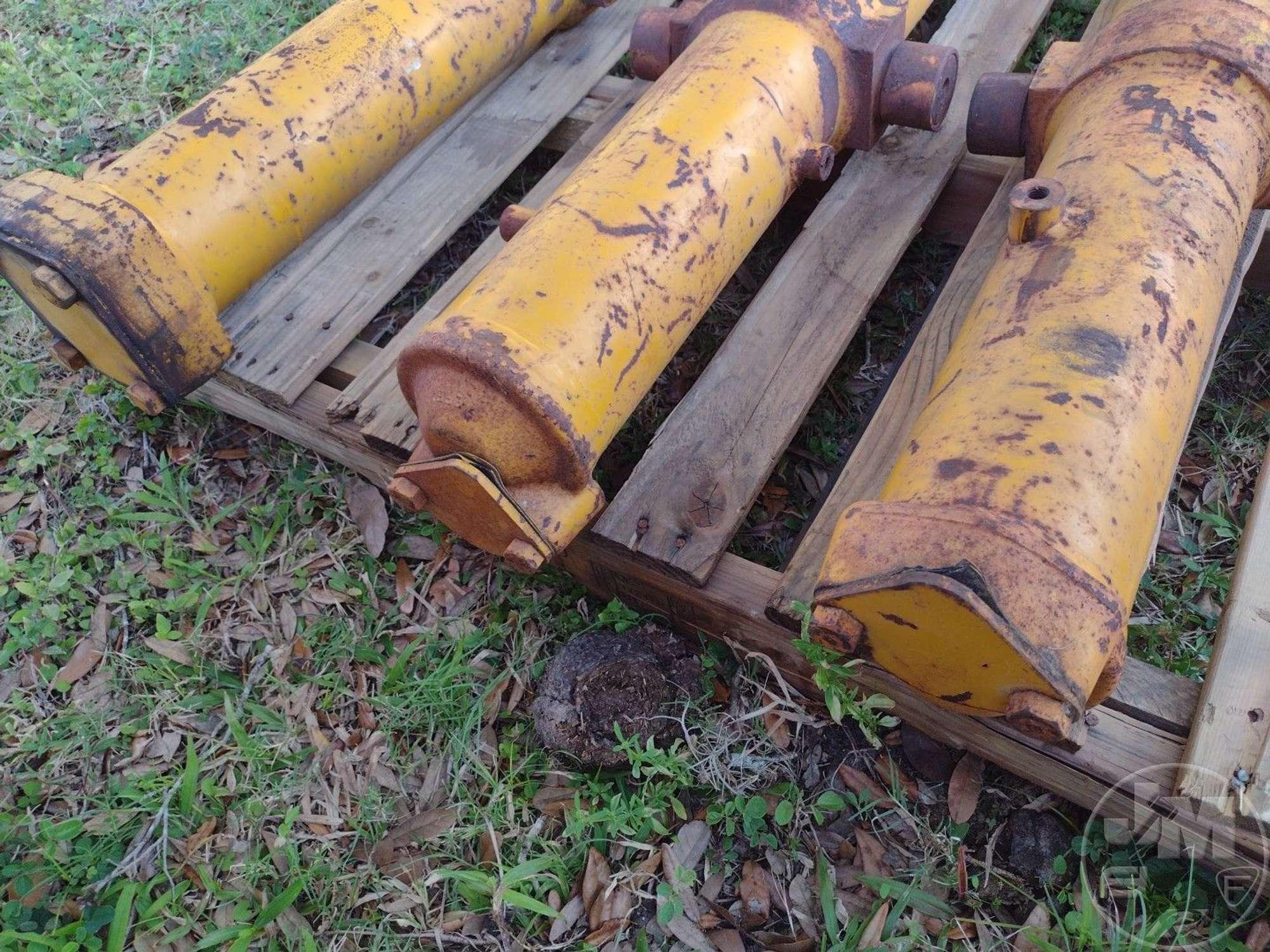 QTY OF (3) HYDRAULIC CYLINDERS