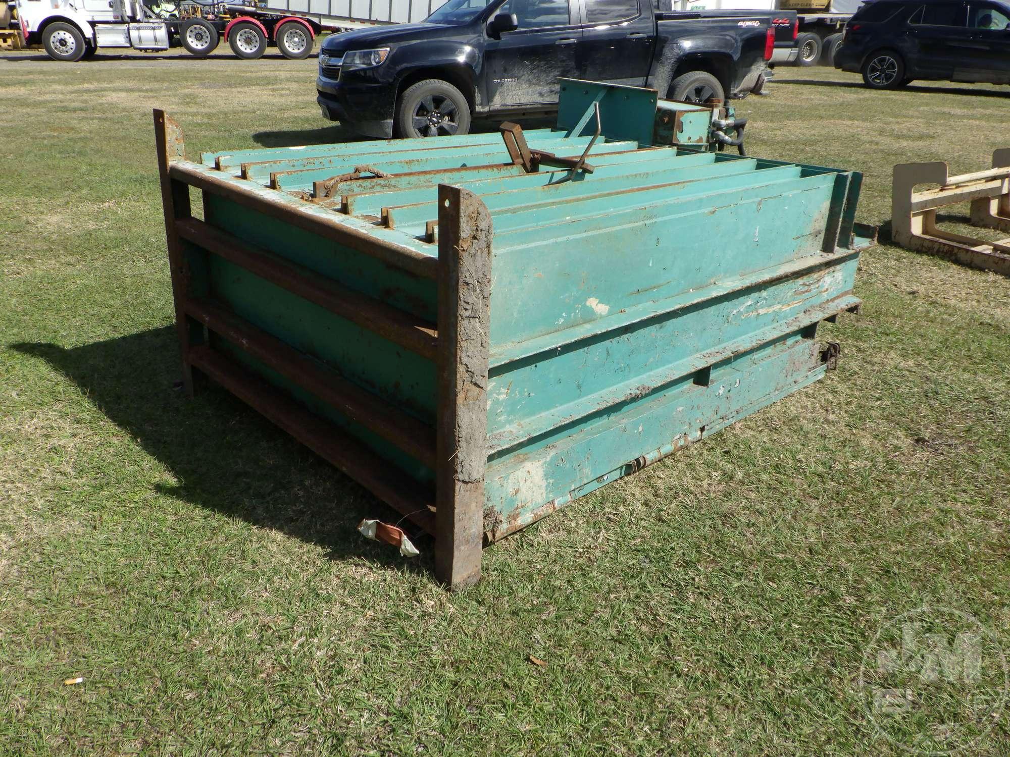 LOAD KING  VERTICAL BALER