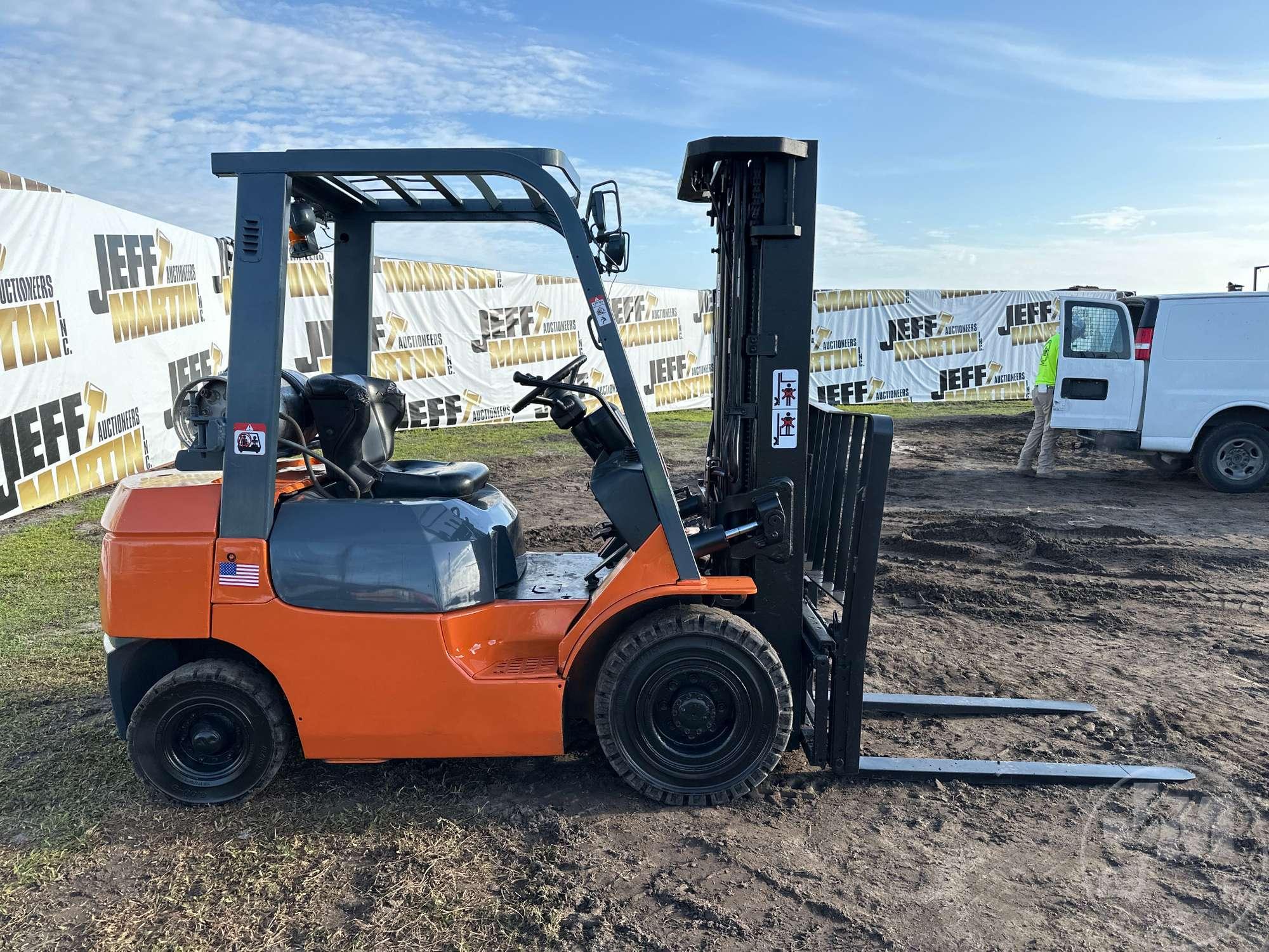 TOYOTA 7FGU25 PNEUMATIC TIRE FORKLIFT SN: 67203