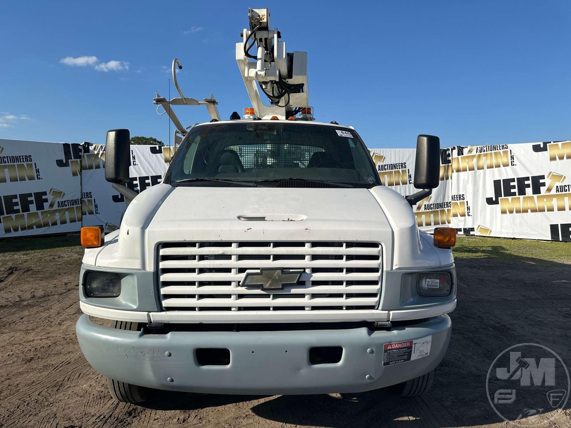 2004 CHEVROLET C4500 S/A BUCKET TRUCK VIN: 1GBC4C1184F505978