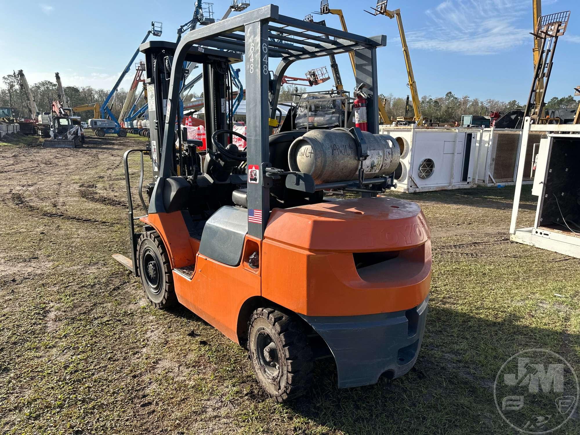 TOYOTA 7FGU25 PNEUMATIC TIRE FORKLIFT SN: 60240