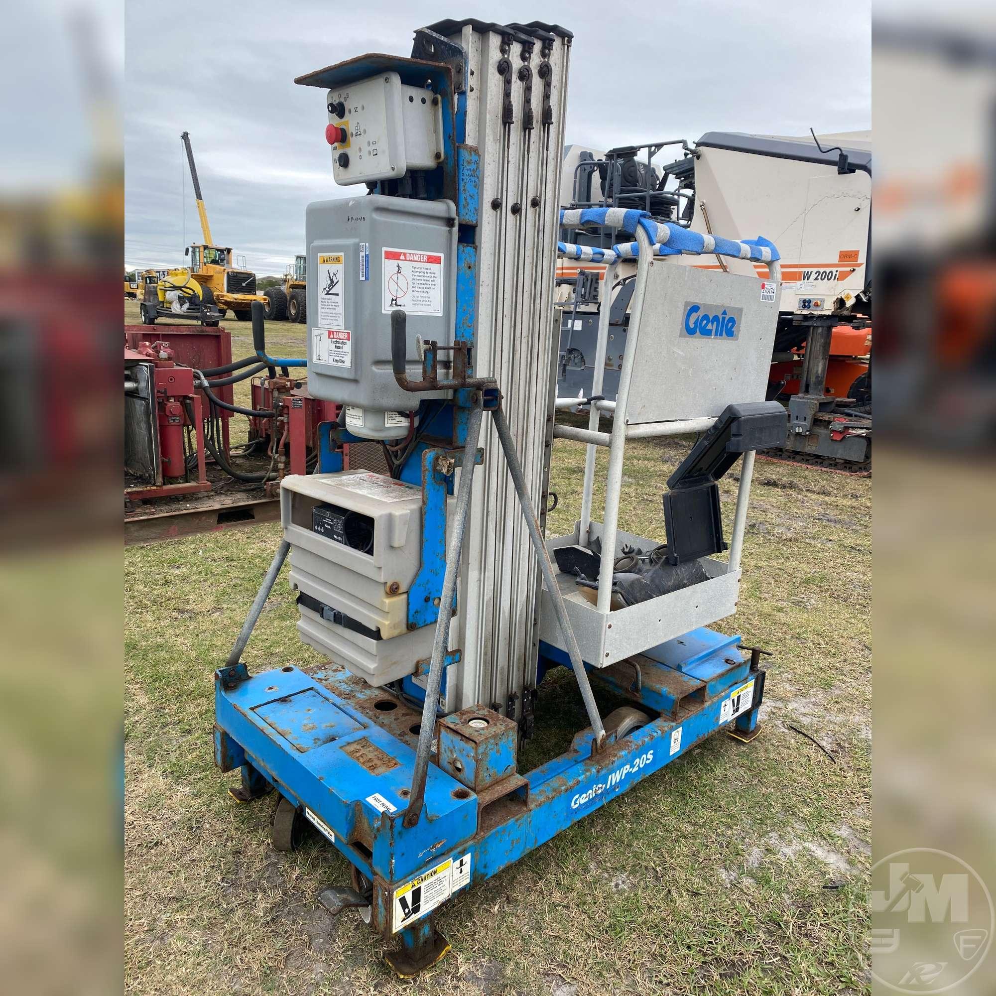 GENIE IWP-20S SCISSOR LIFT