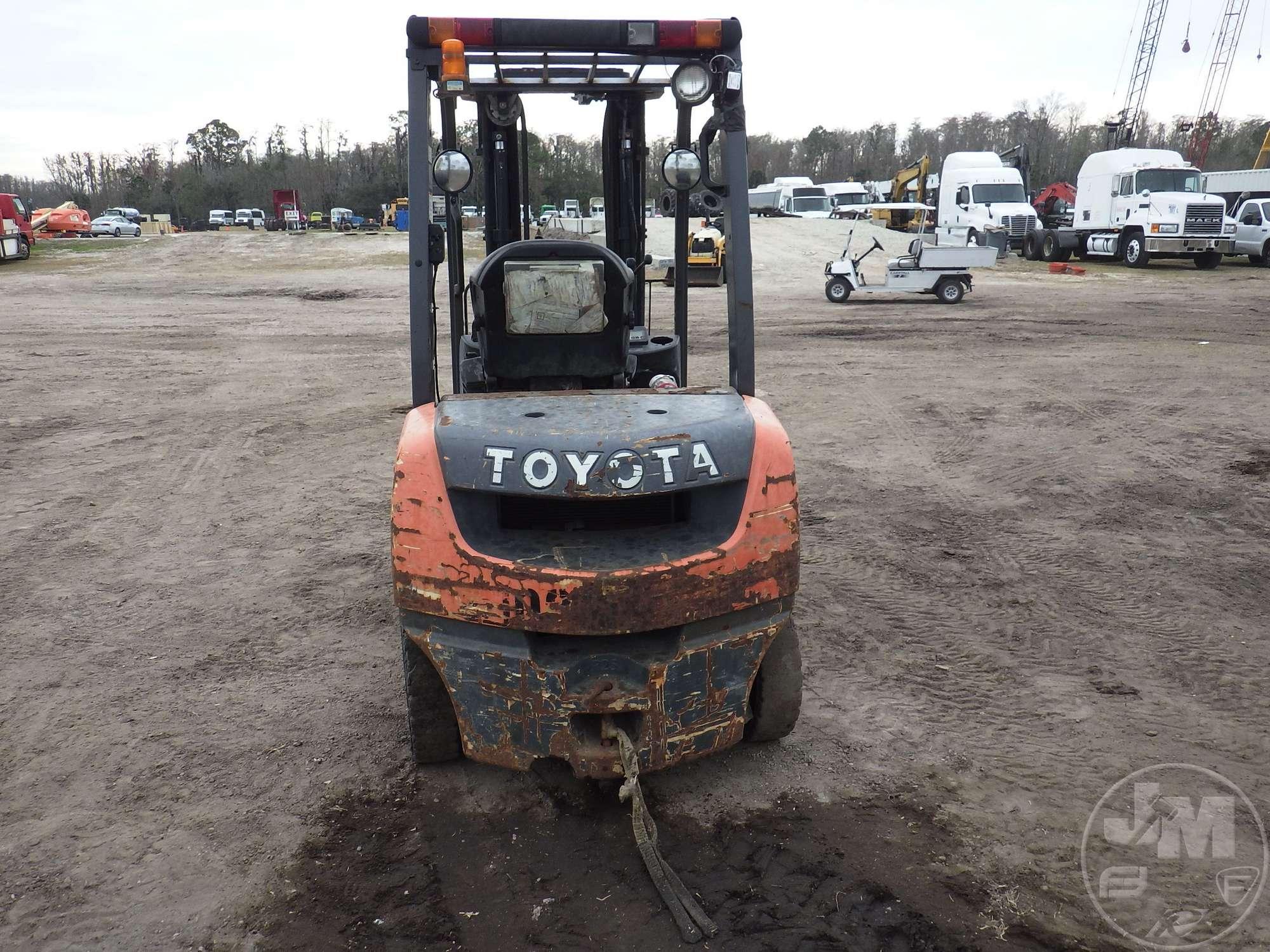 TOYOTA 8FDU25 CUSHION TIRE FORKLIFT SN: 8FDU25-60012