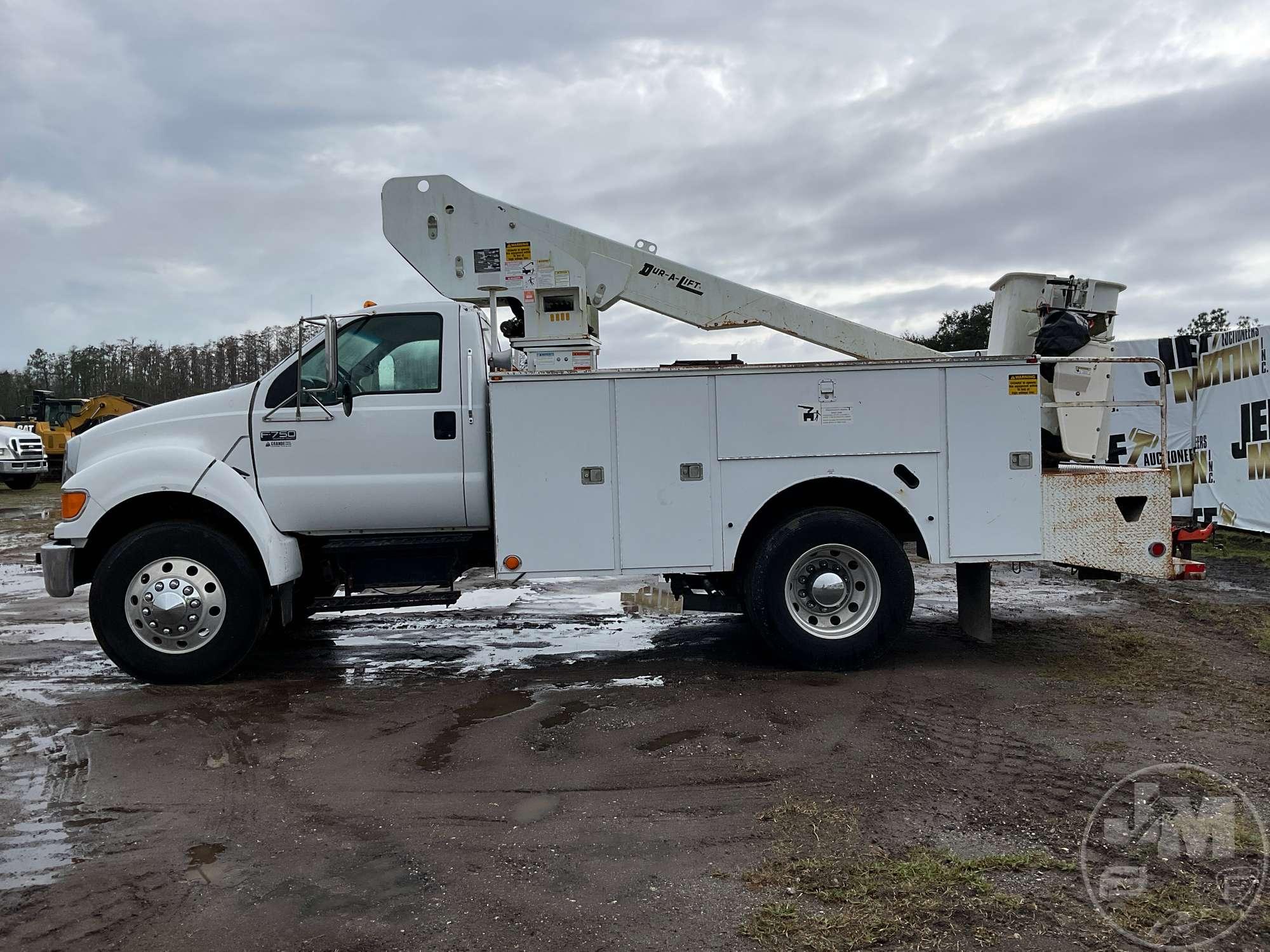 2007 FORD F-750 XL SUPER DUTY S/A BUCKET TRUCK VIN: 3FRXF75R17V507359