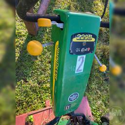 JOHN DEERE 220C SN: M0220CA011868 GREENS MOWER