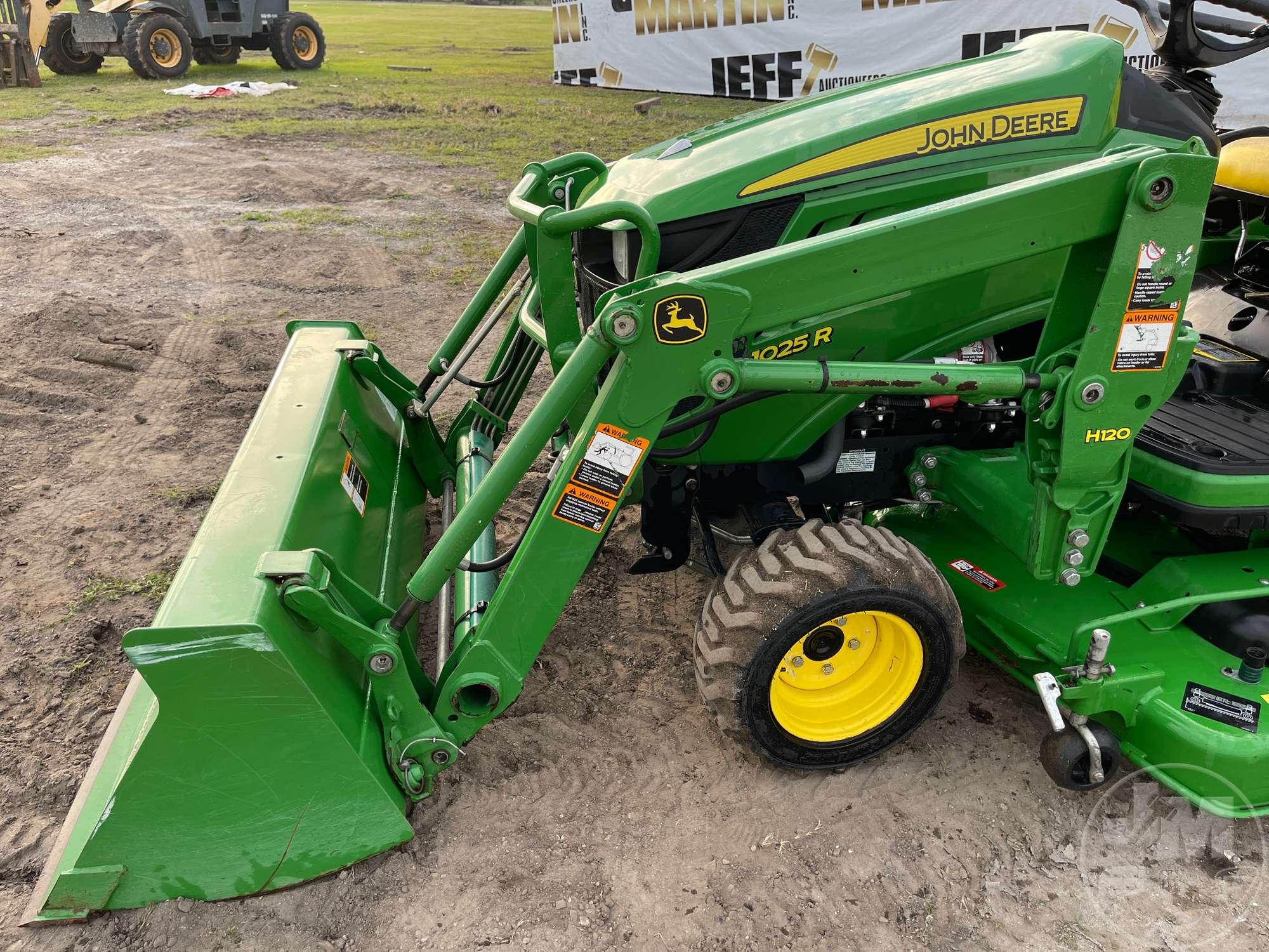 2017 JOHN DEERE 1025R 4X4 TRACTOR W/ LOADER SN: 1LV1025RTHH133741