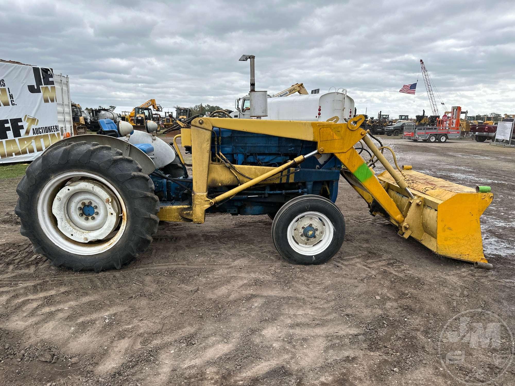 FORD TRACTOR W/LOADER