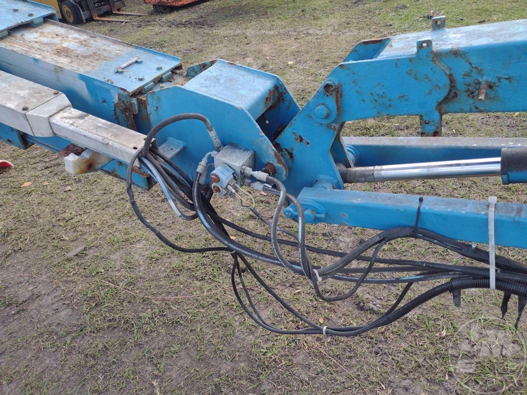 2000 GENIE S65 65' 4X4 BOOM LIFT SN: S60-5689