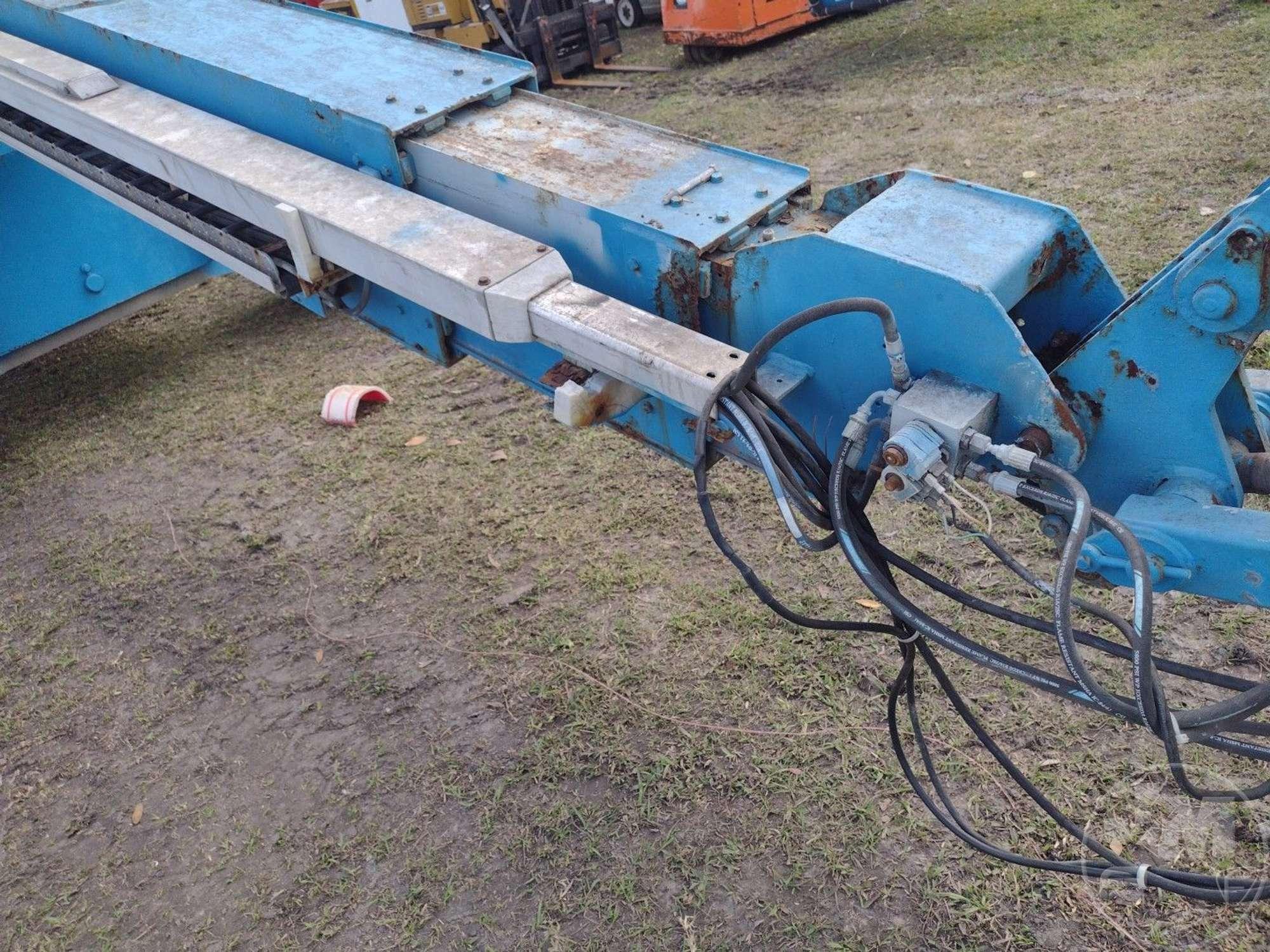 2000 GENIE S65 65' 4X4 BOOM LIFT SN: S60-5689