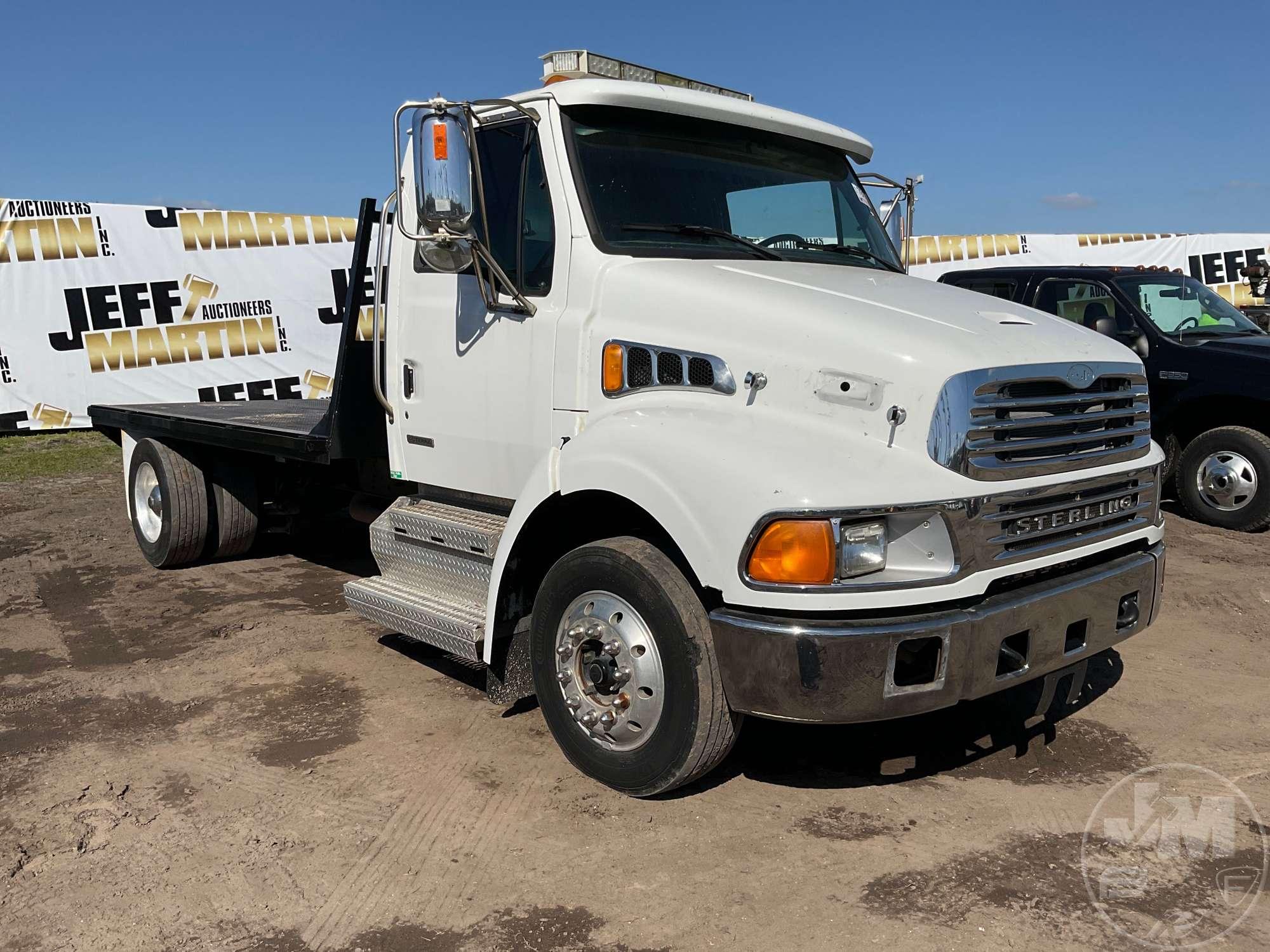 2010 STERLING TRUCK ACTERRA SINGLE AXLE REGULAR CAB FLATBED TRUCK VIN: 2FZACFDT3AAAN3337