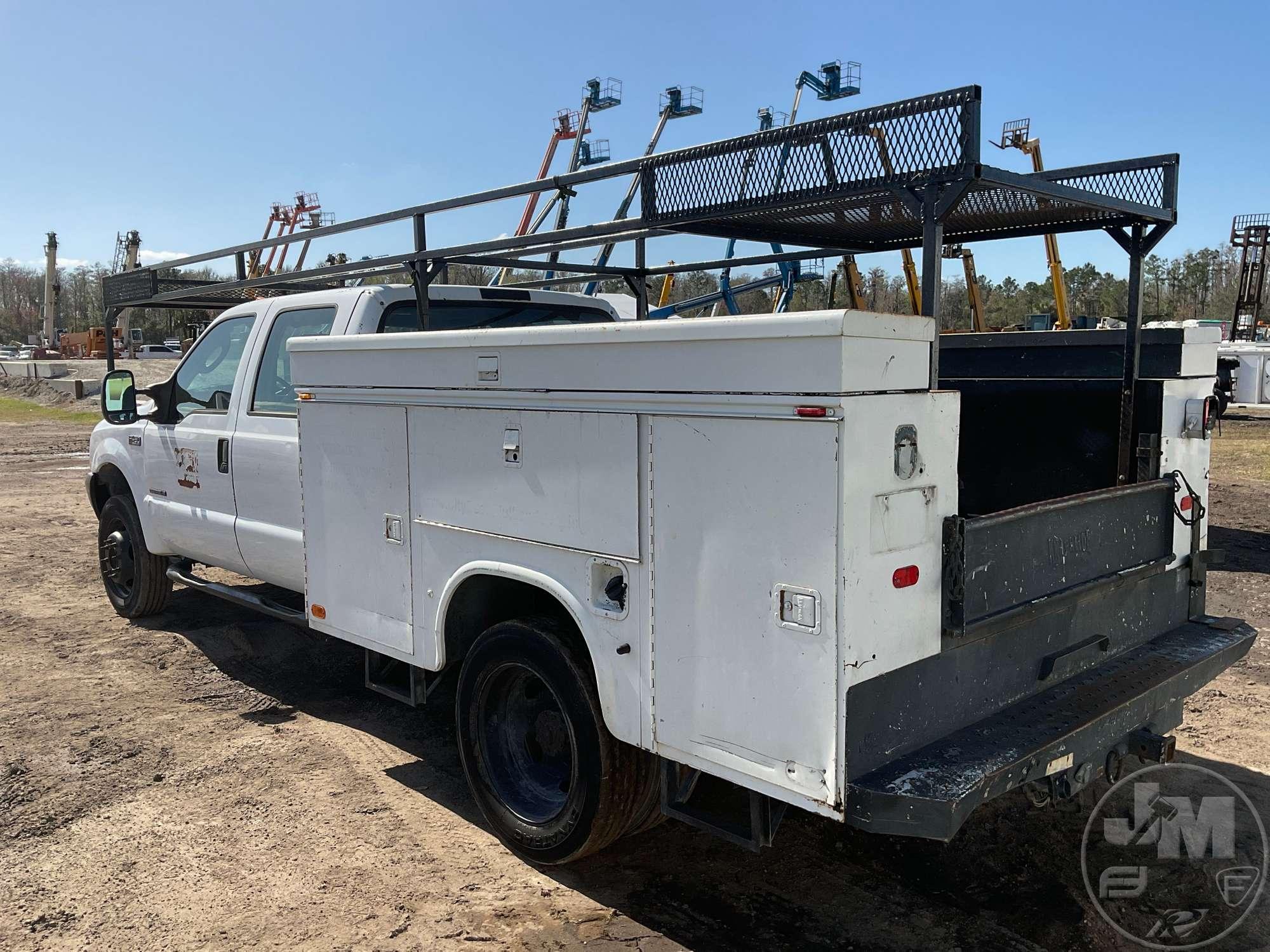 2003 FORD F-450 XL S/A UTILITY TRUCK VIN: 1FDXW46F13EA63868