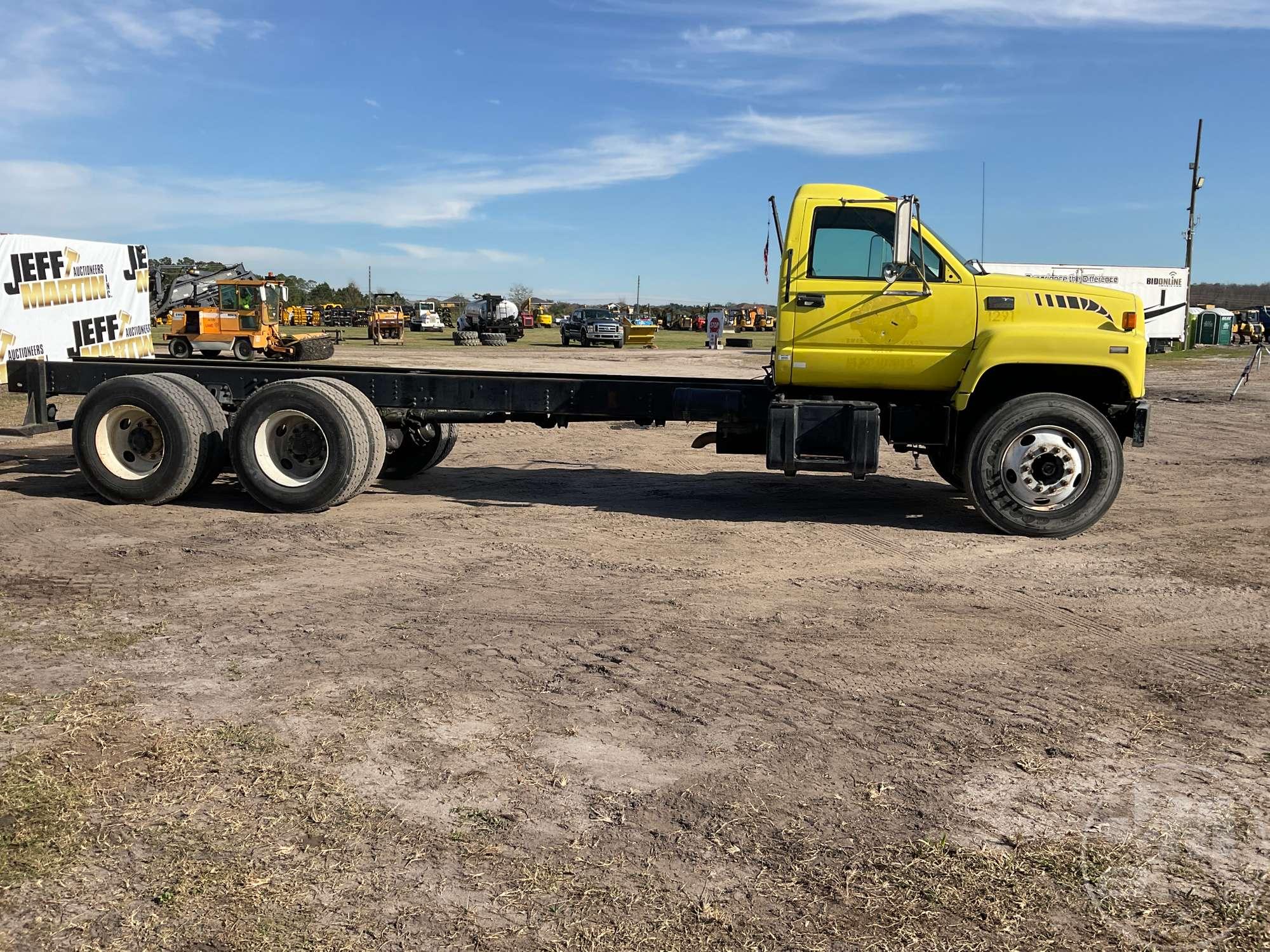 2001 CHEVROLET C7 TANDEM AXLE VIN: 1GBT7H4C61J502541 CAB & CHASSIS